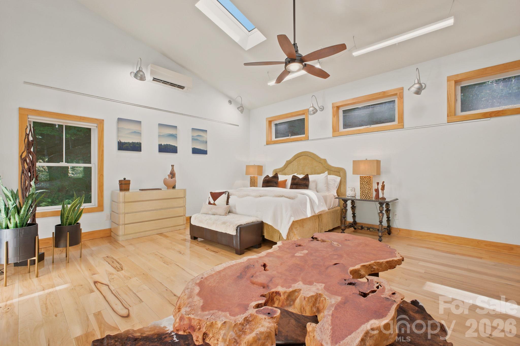 Studio with full bath and efficiency kitchen - 2711 Rabbit Hop Road, Spruce Pine