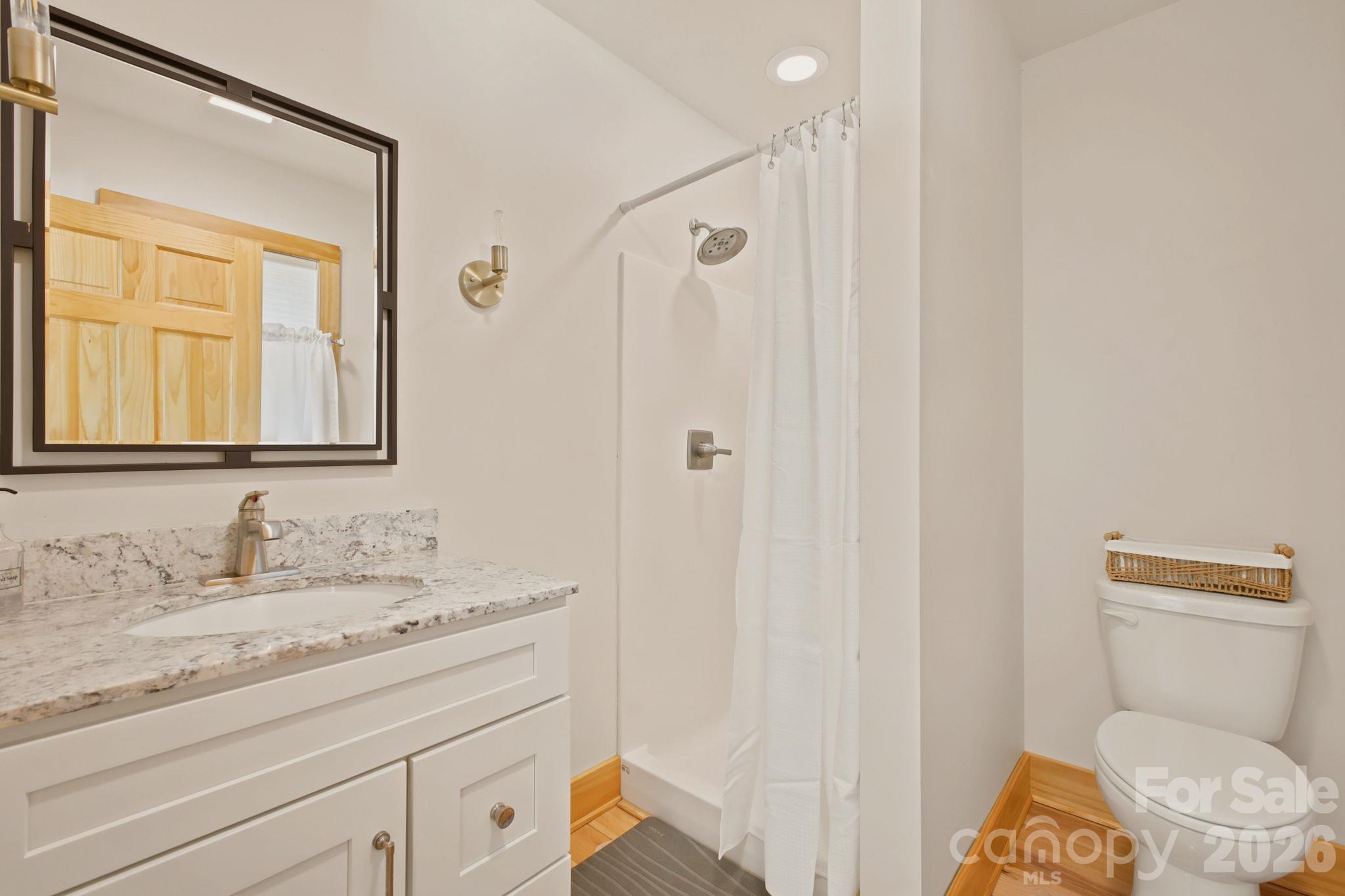 Studio full bath - 2711 Rabbit Hop Road, Spruce Pine