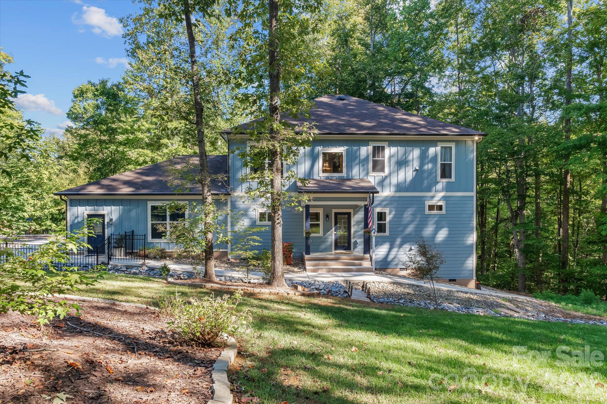 Single Family Residence at 122 Brookridge Lane, Mooresville, photo 2 of 47