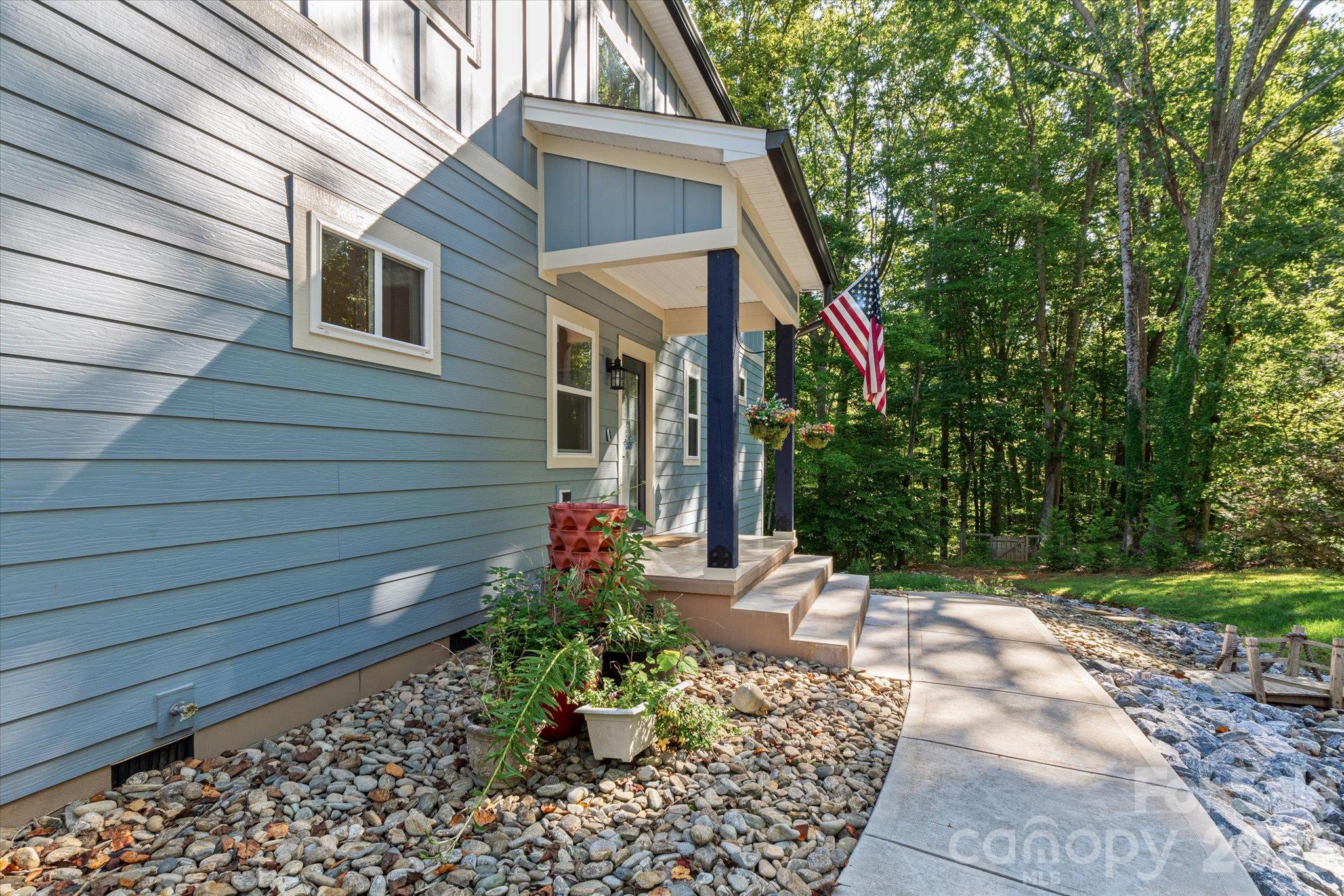 Single Family Residence at 122 Brookridge Lane, Mooresville, photo 3 of 47