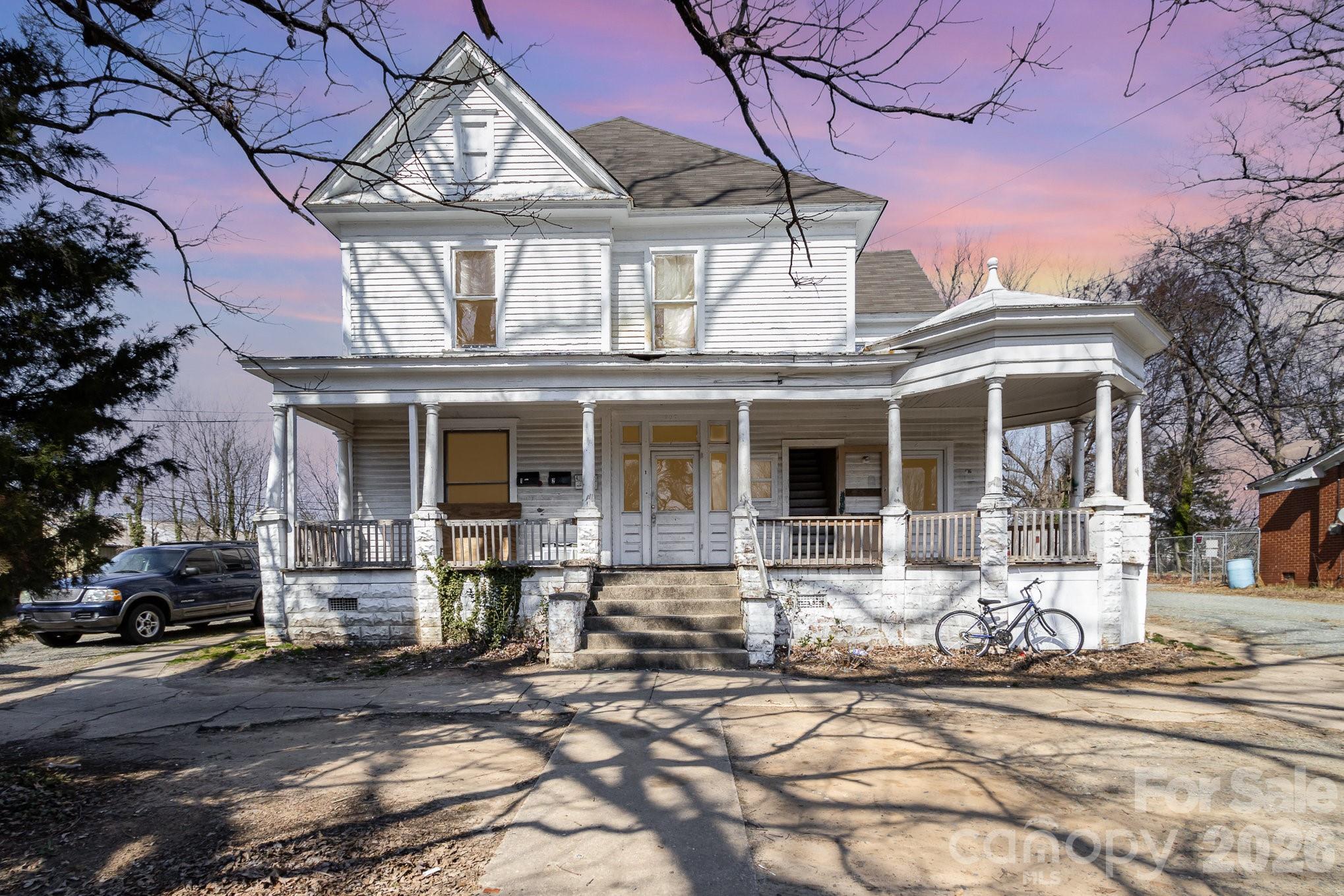 Fourplex at 616 N Mebane Street, Burlington, photo 2 of 47