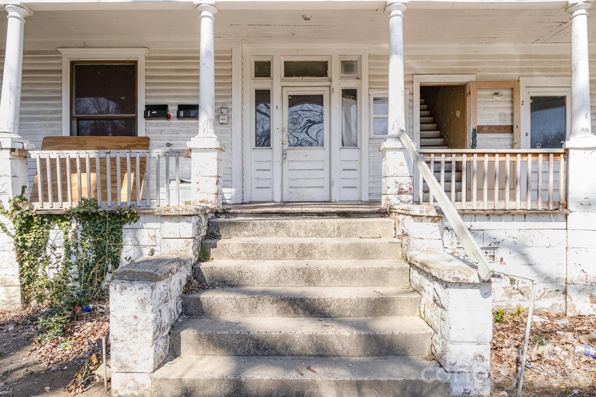 Fourplex at 616 N Mebane Street, Burlington, photo 4 of 47