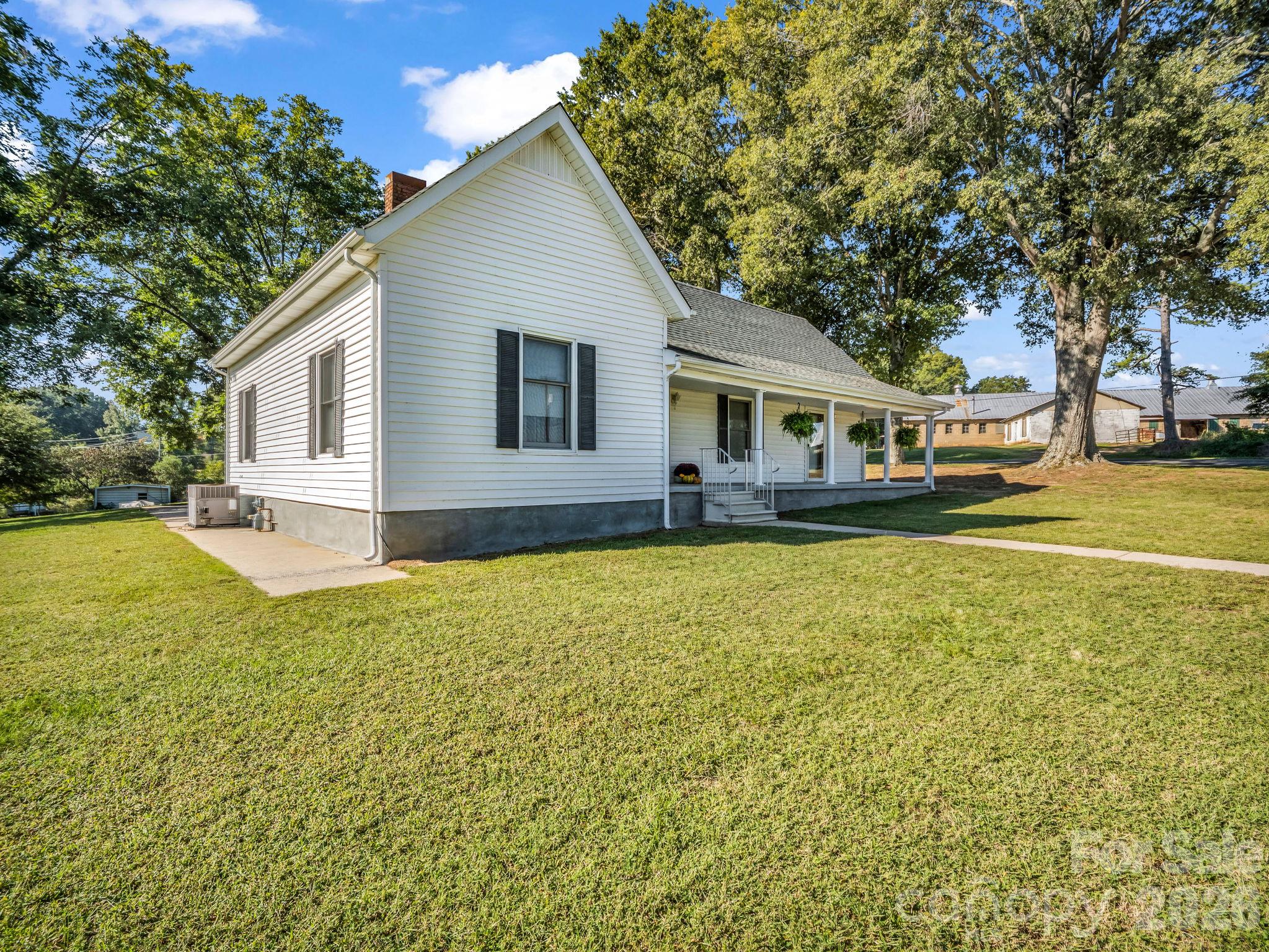 Single Family Residence at 3833 Robert Riding Road, Shelby, photo 2 of 35