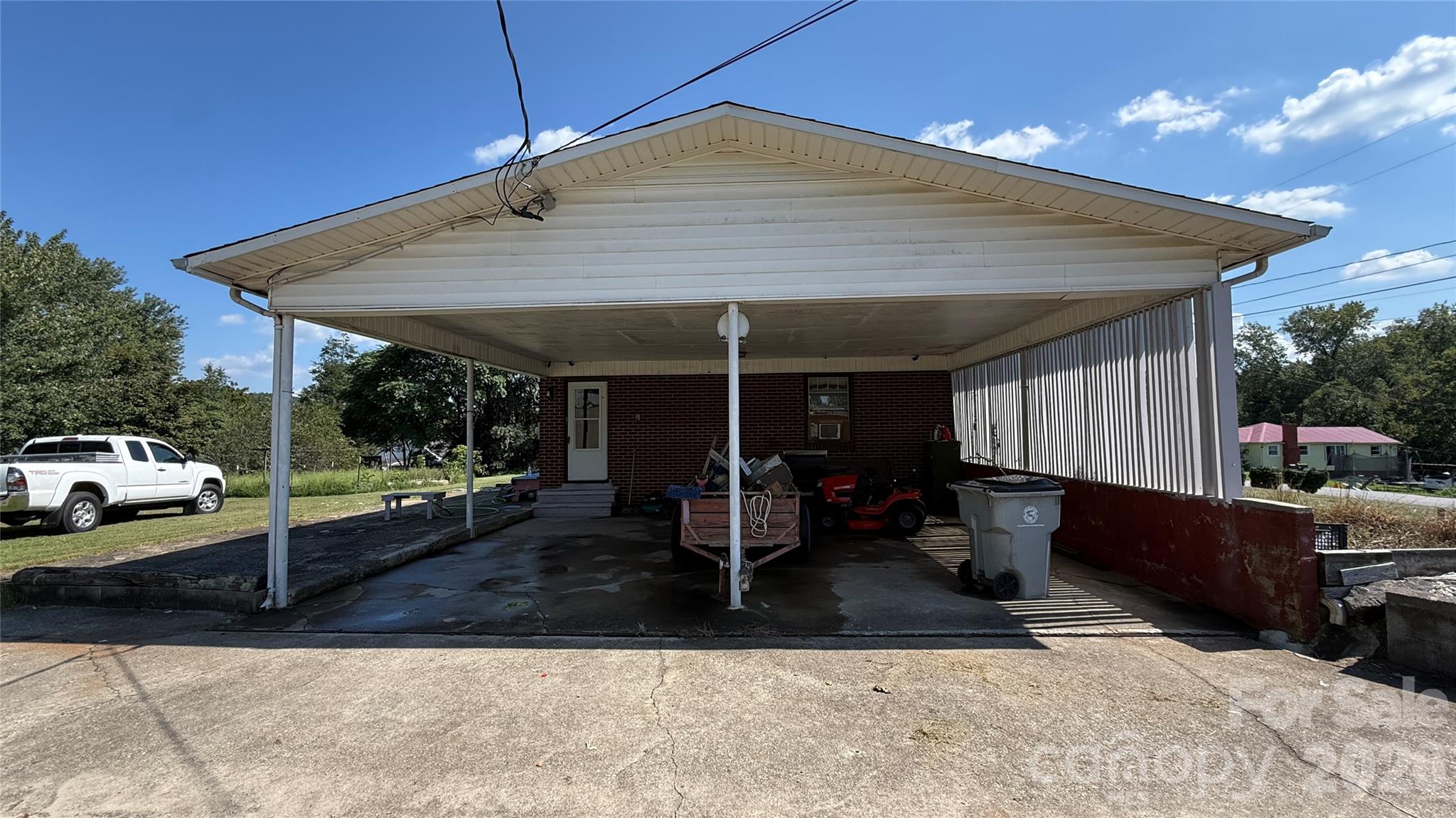 Single Family Residence at 1517 Barcose Street SW, Lenoir, photo 7 of 48