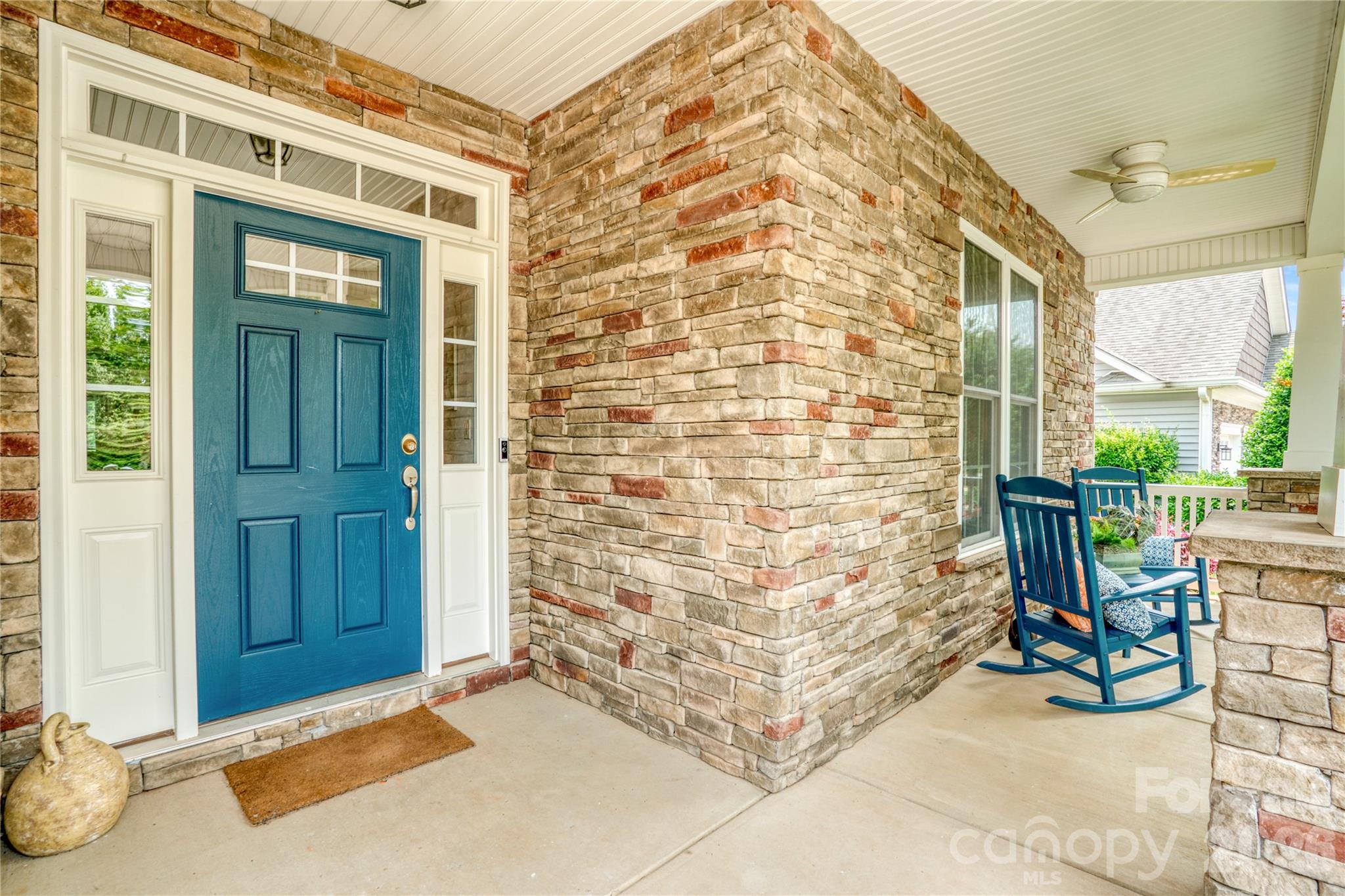 Single Family Residence at 12910 Meetinghouse Drive, Cornelius, photo 2 of 25