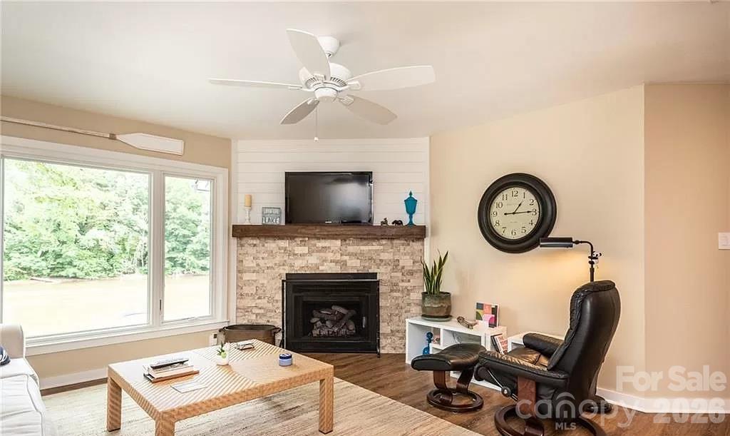 Condominium at 2200 6th Street NW, Hickory, photo 4 of 48