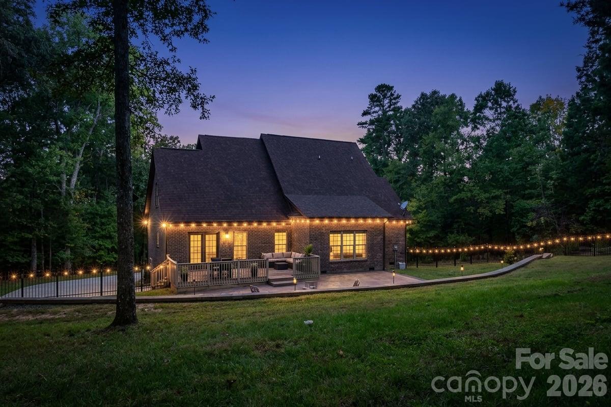 Single Family Residence at 330 Woodland Glen Road, Clover, photo 3 of 48
