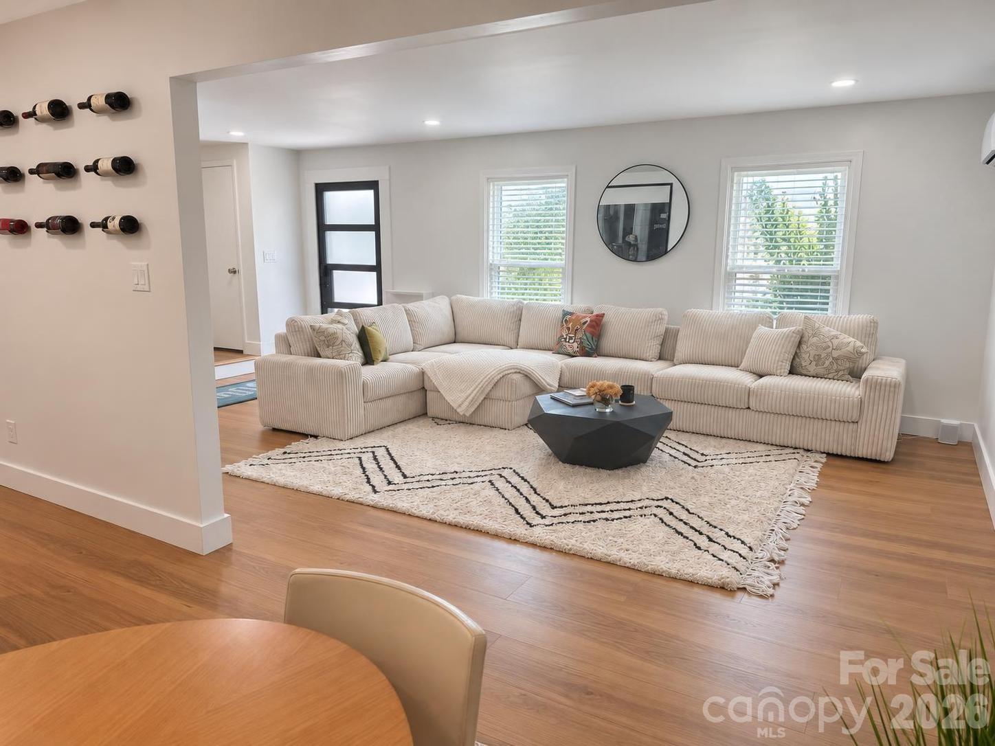 Single Family Residence at 822 Ingraham Place, Charlotte, photo 5 of 24