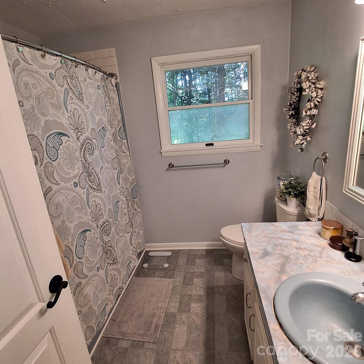 Single Family Residence at 173 Pinecrest Drive, Alexander, photo 6 of 18