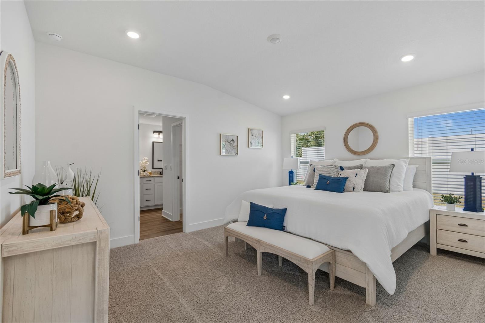 master bedroom - 9423 HIGHLAND HILLS DR ST, HUDSON