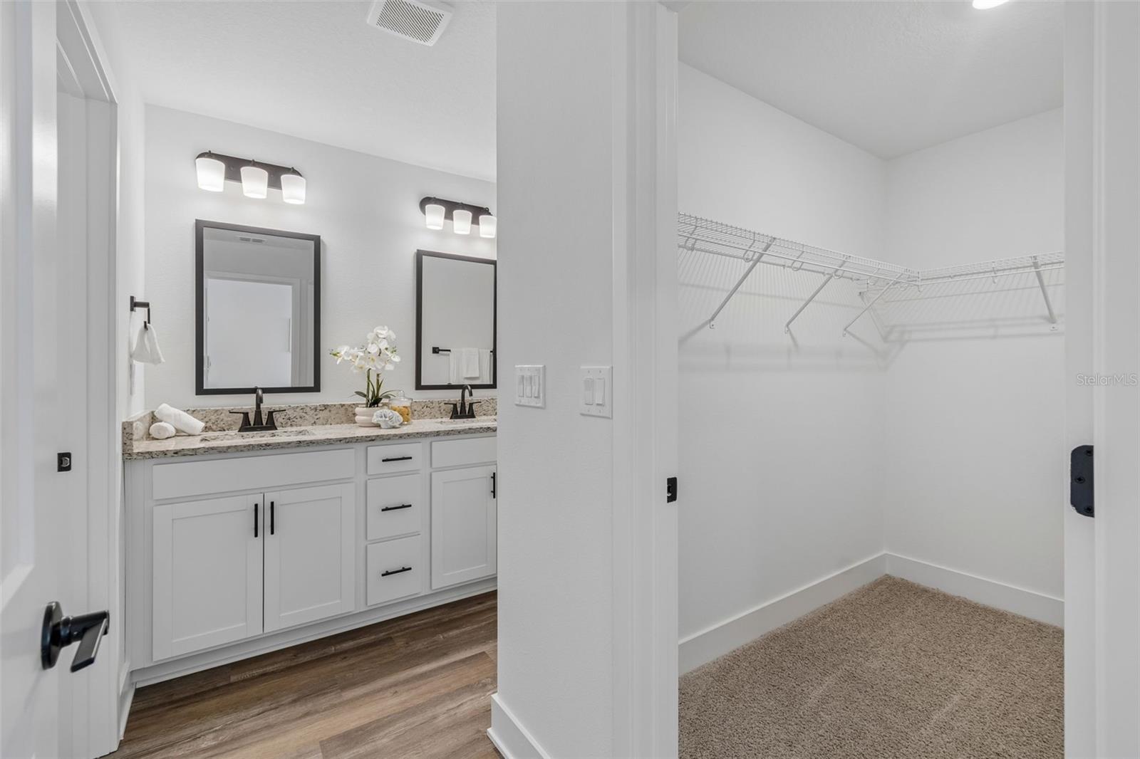 master bathroom - 9423 HIGHLAND HILLS DR ST, HUDSON