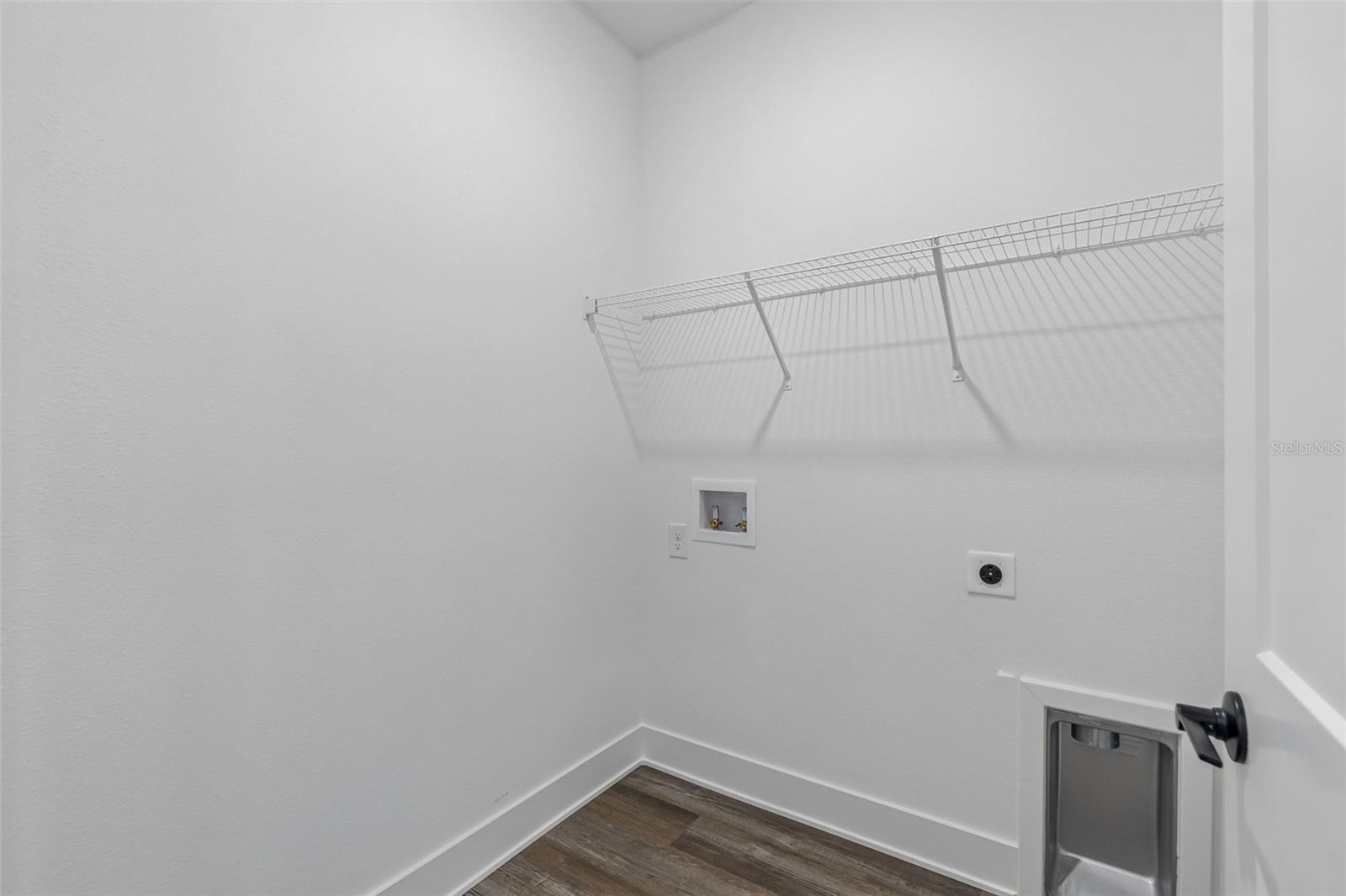 laundry room - 9423 HIGHLAND HILLS DR ST, HUDSON