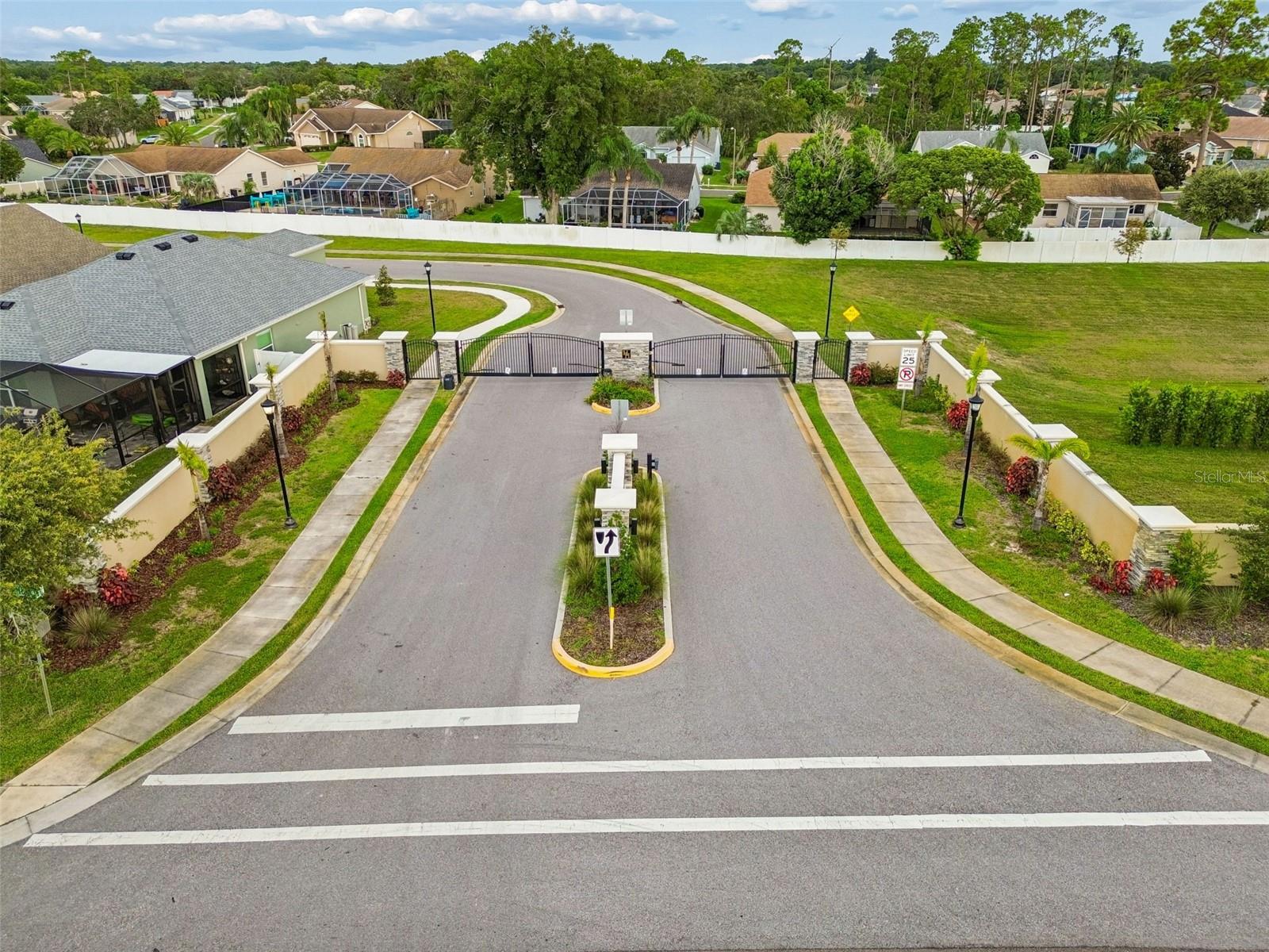 gated community - 9423 HIGHLAND HILLS DR ST, HUDSON