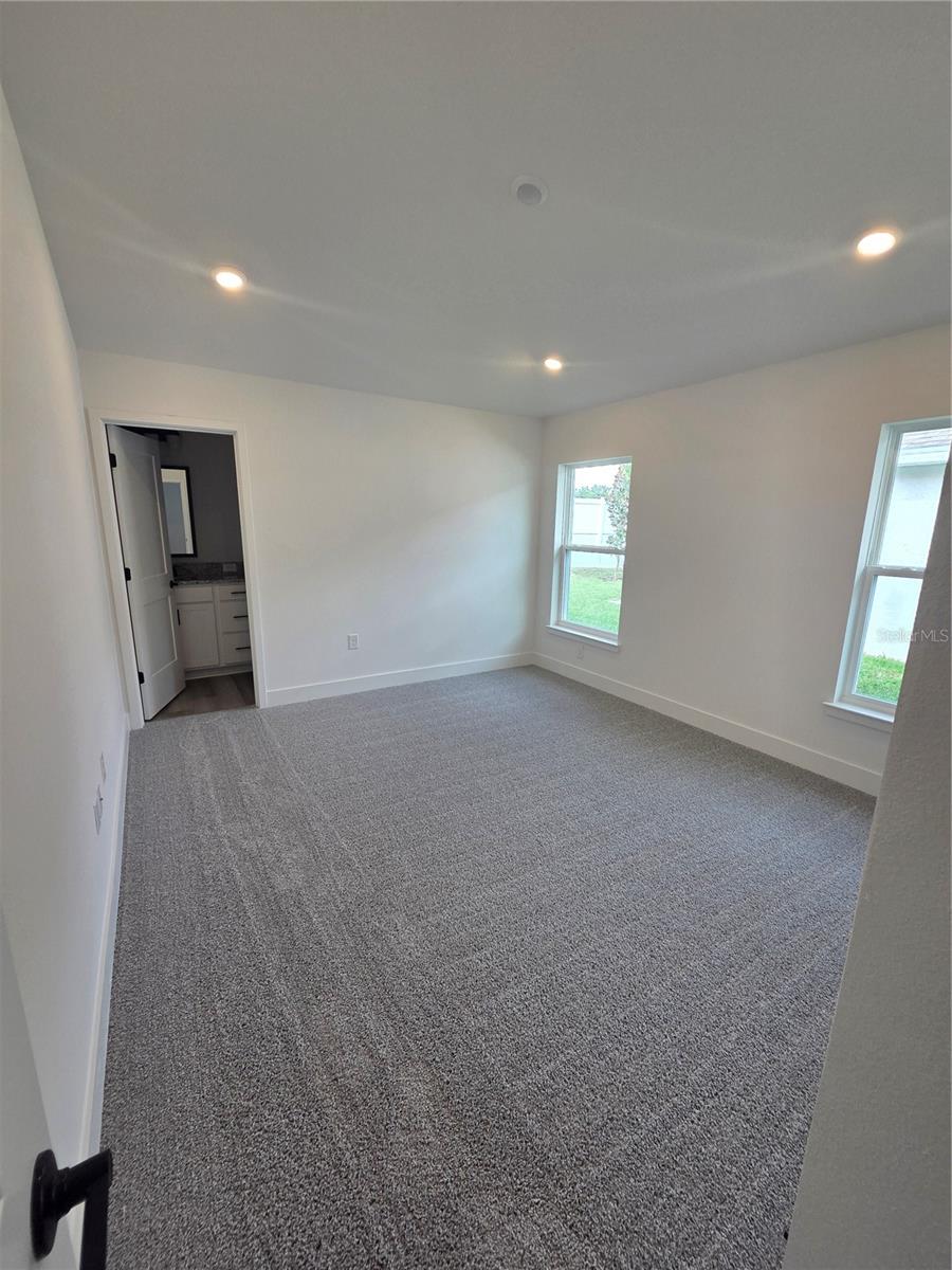 master bedroom - 9443 HIGHLAND HILLS DR ST, HUDSON
