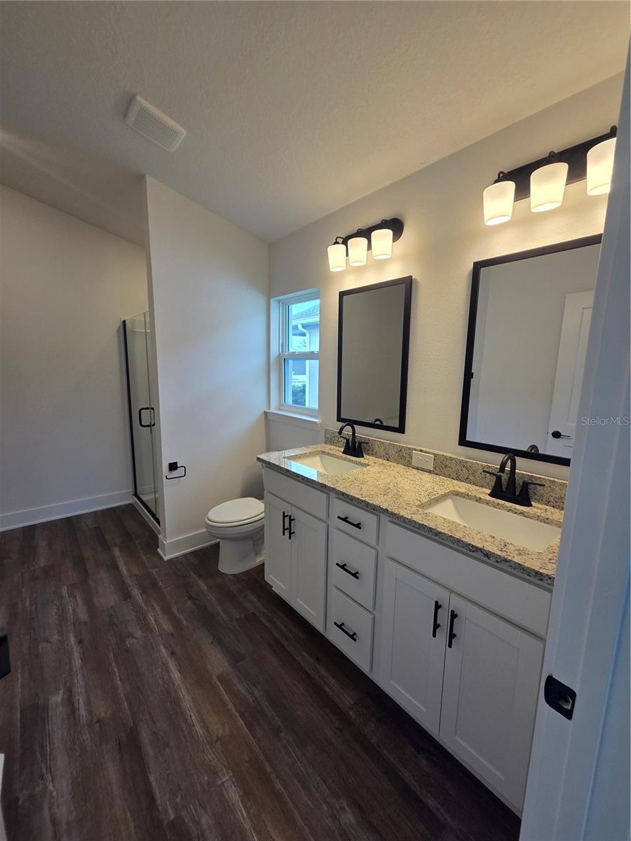 master bathroom - 9393 HIGHLAND HILLS DR ST, HUDSON