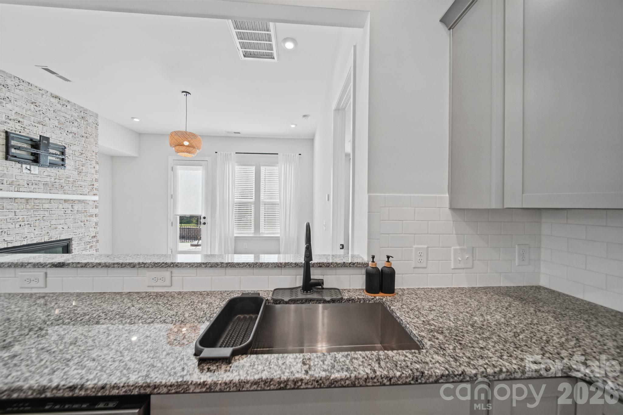 Kitchen, main floor - 203 Heathbrook Lane, Waxhaw
