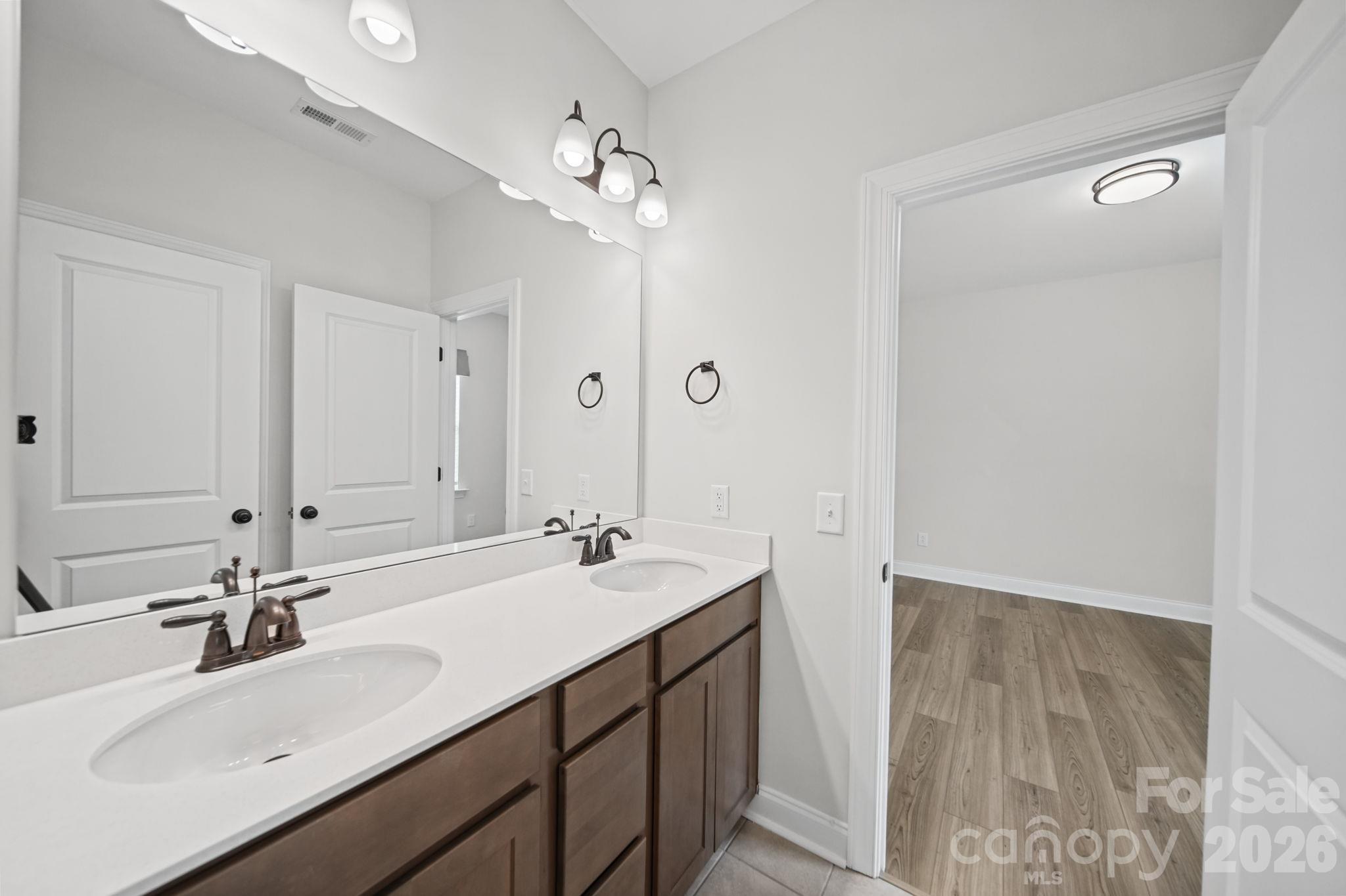 2nd Floor jack and jill Full bathroom - 203 Heathbrook Lane, Waxhaw