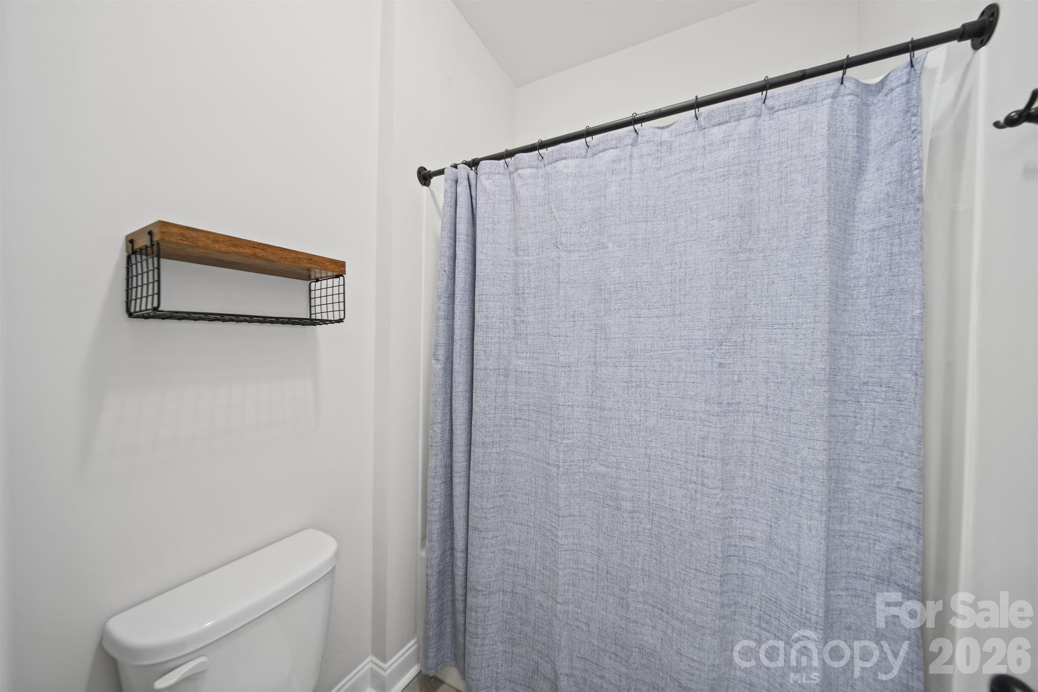 2nd Floor jack and jill second  Full bathroom - 203 Heathbrook Lane, Waxhaw