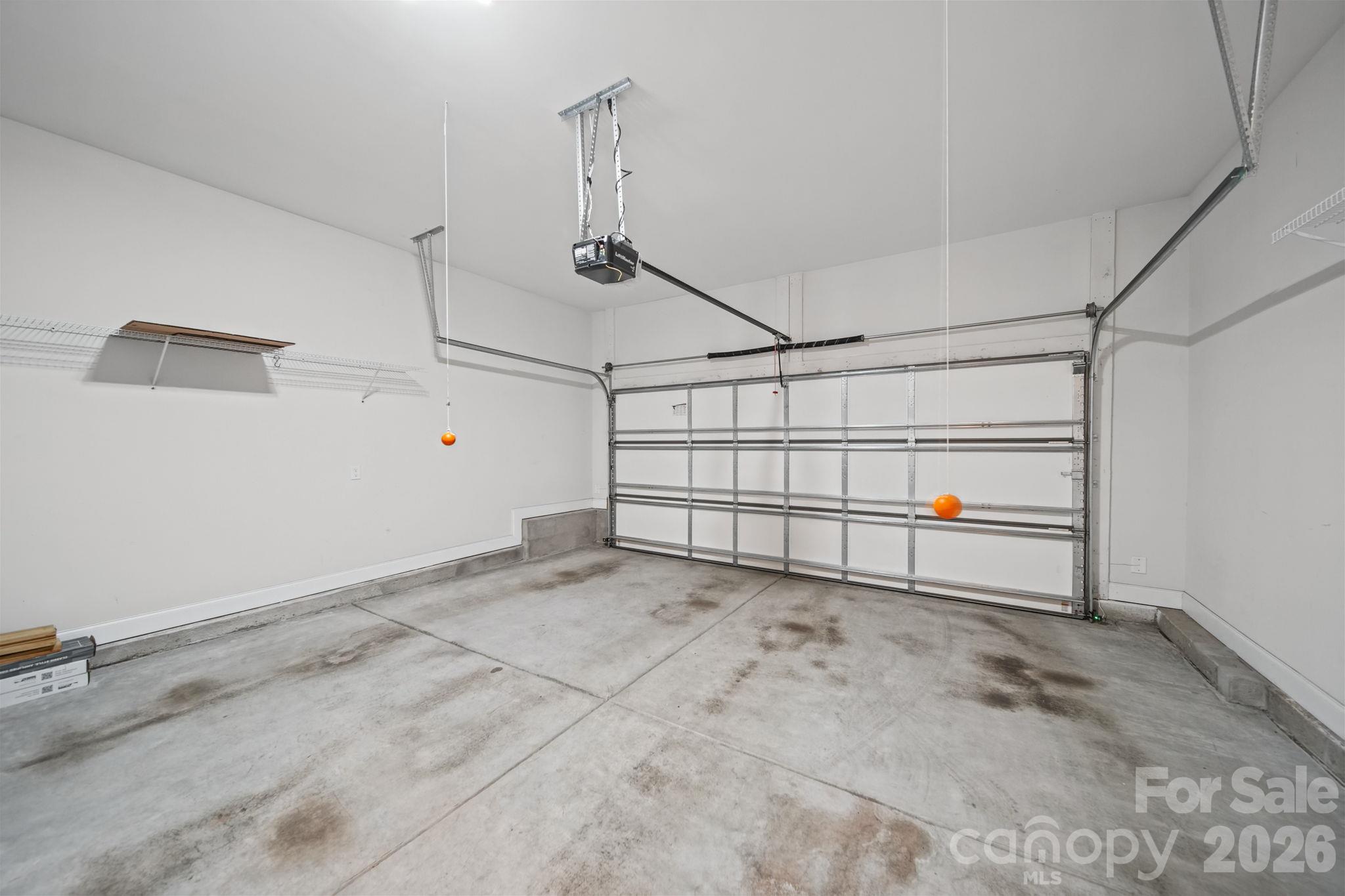 Double garage - 203 Heathbrook Lane, Waxhaw