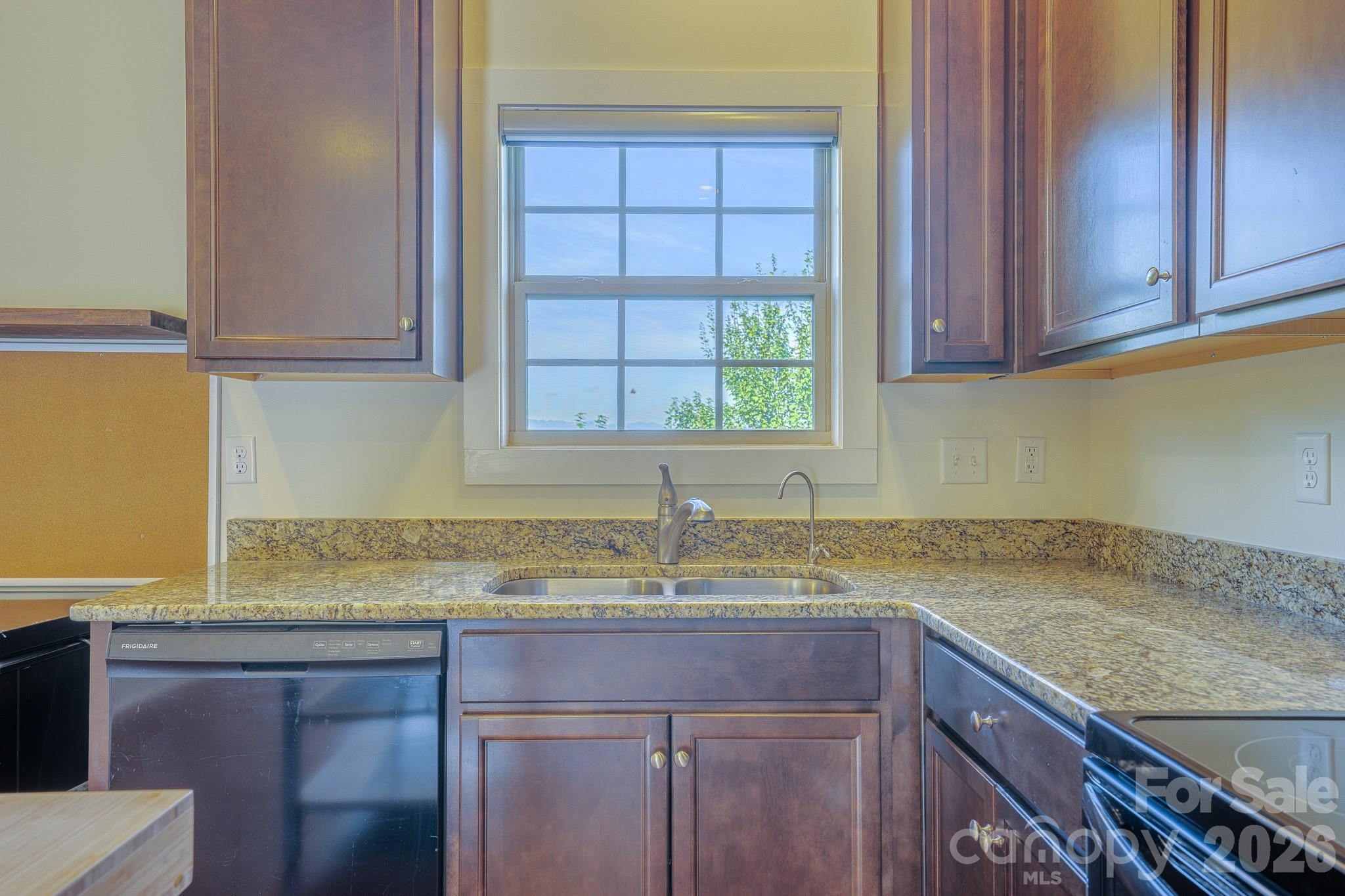 Kitchen window with long range mountain views - 623 Cardwell Lane, Fletcher