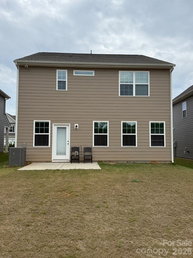 Single Family Residence at 352 Runner Stone Lane, Fort Mill, photo 5 of 36