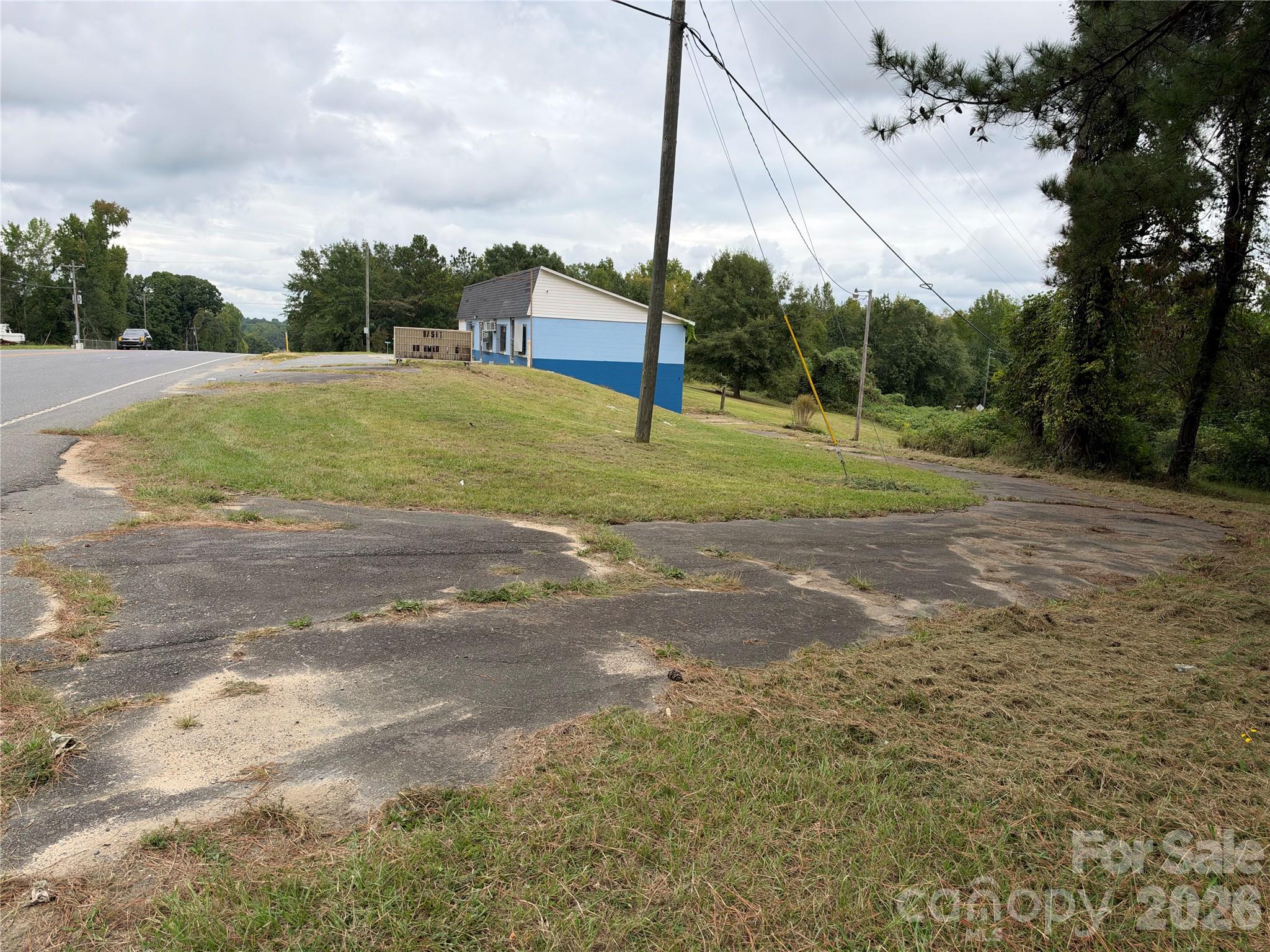 Convenience Store at 3265 Ridgeway Road, Great Falls, photo 3 of 10