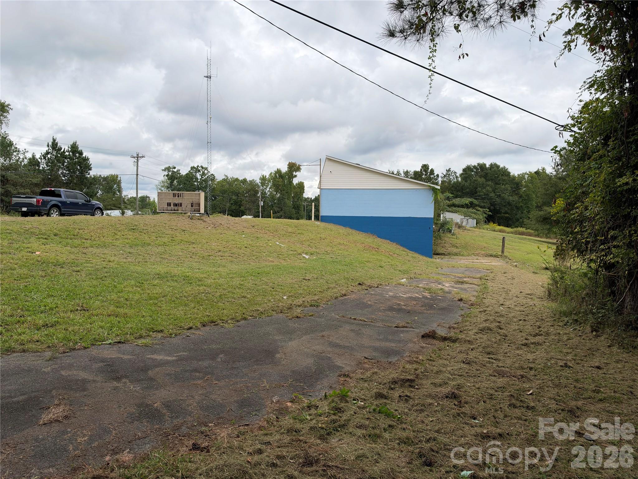 Convenience Store at 3265 Ridgeway Road, Great Falls, photo 4 of 10