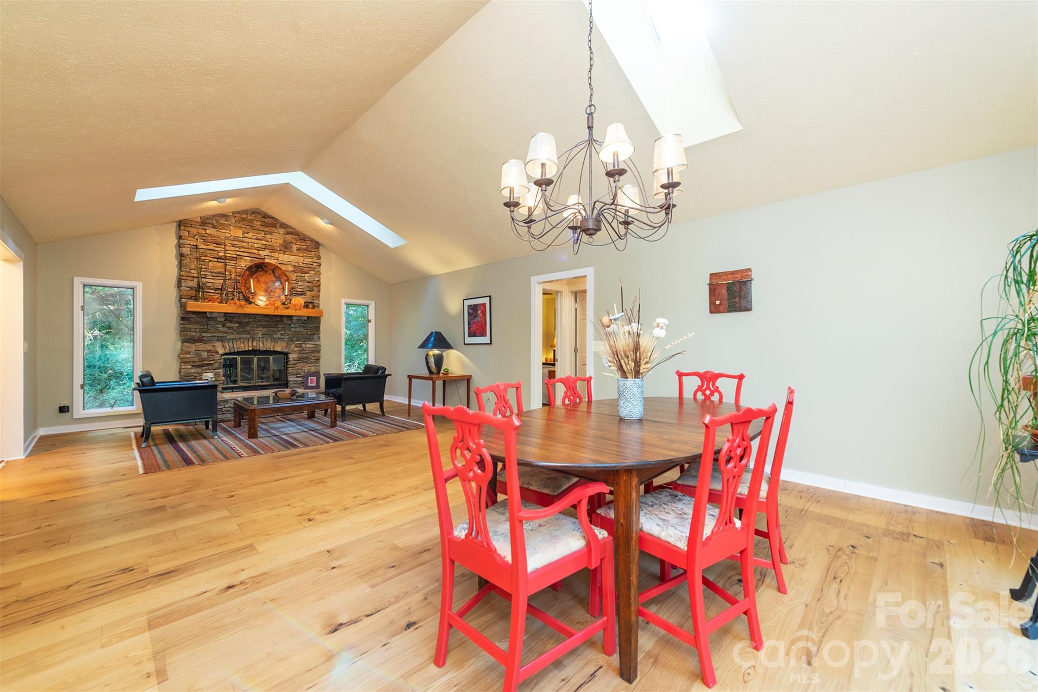 Single Family Residence at 190 Ridgeview Drive, Hendersonville, photo 8 of 44