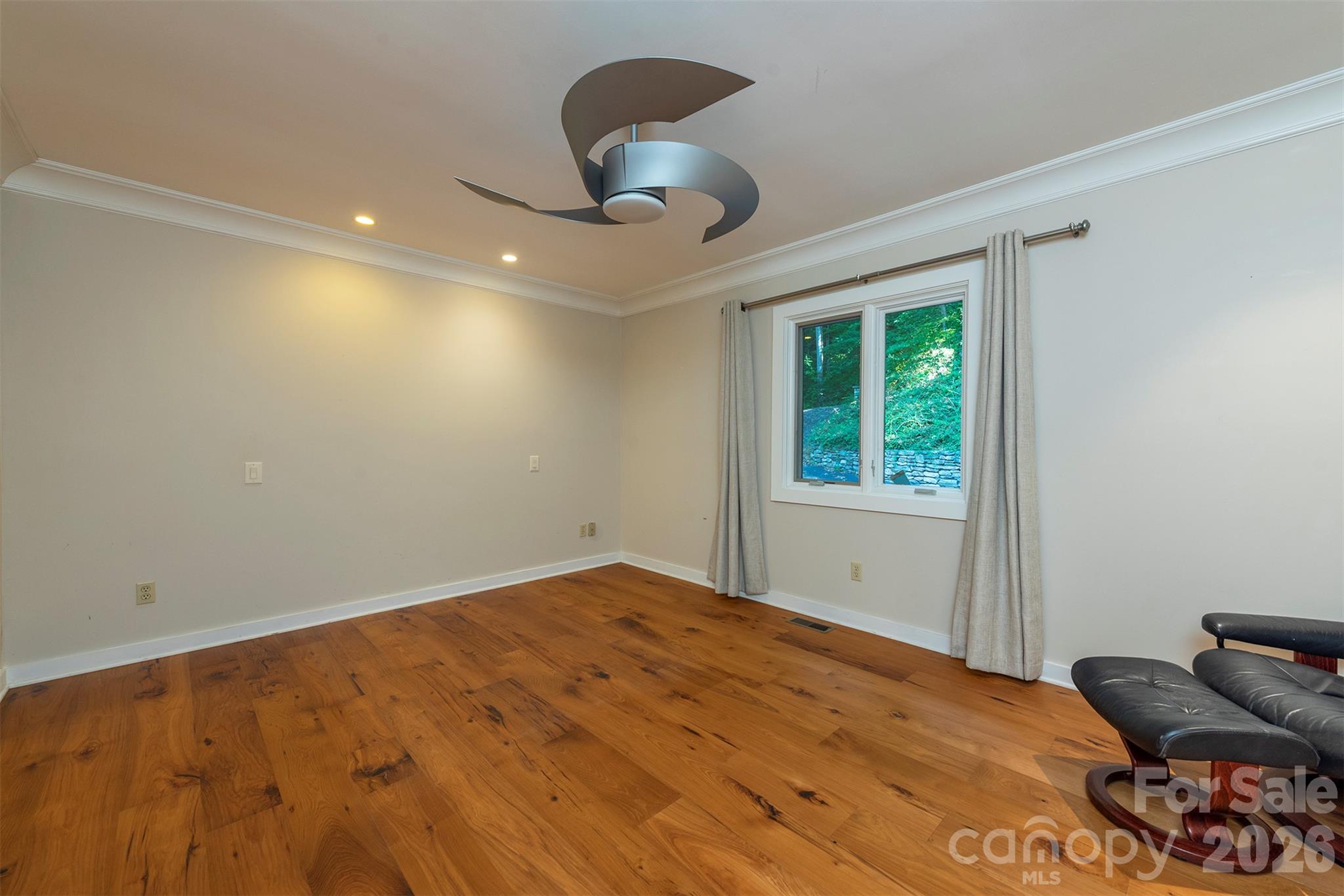Single Family Residence at 190 Ridgeview Drive, Hendersonville, photo 16 of 44