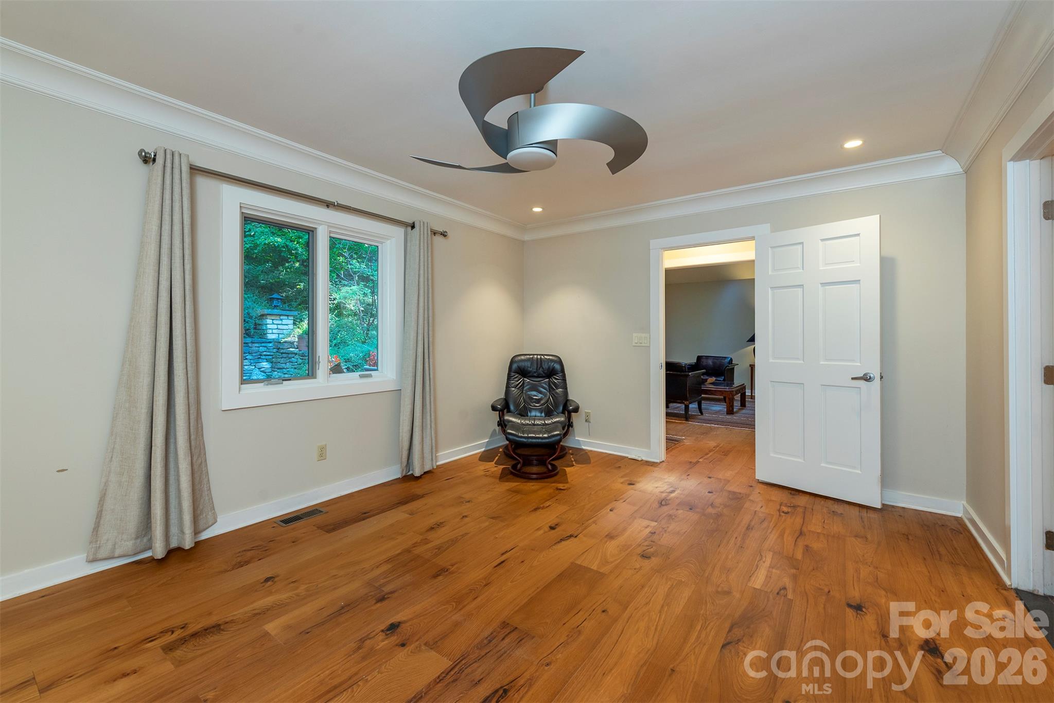 Single Family Residence at 190 Ridgeview Drive, Hendersonville, photo 18 of 44