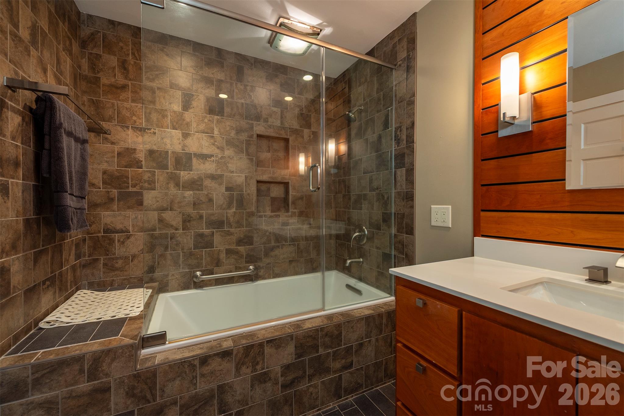 Single Family Residence at 190 Ridgeview Drive, Hendersonville, photo 22 of 44