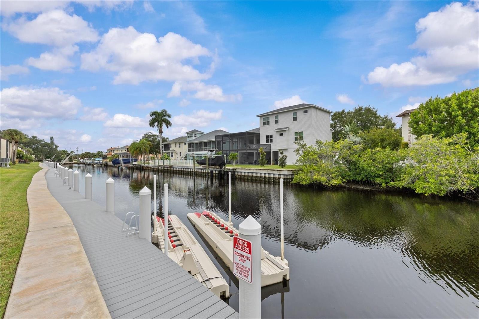 381 MOORINGS COVE DR #9B