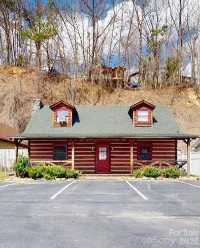 Plenty of level parking ! - 1456 Dellwood Road, Waynesville