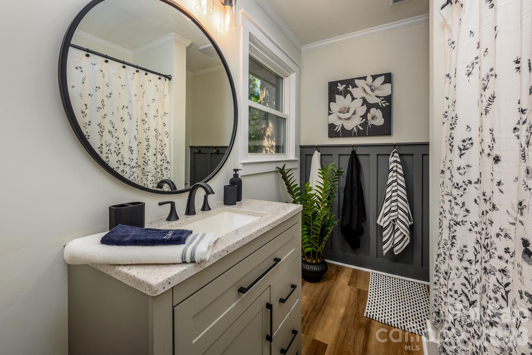primary bath - 508 Berkshire Drive, Statesville