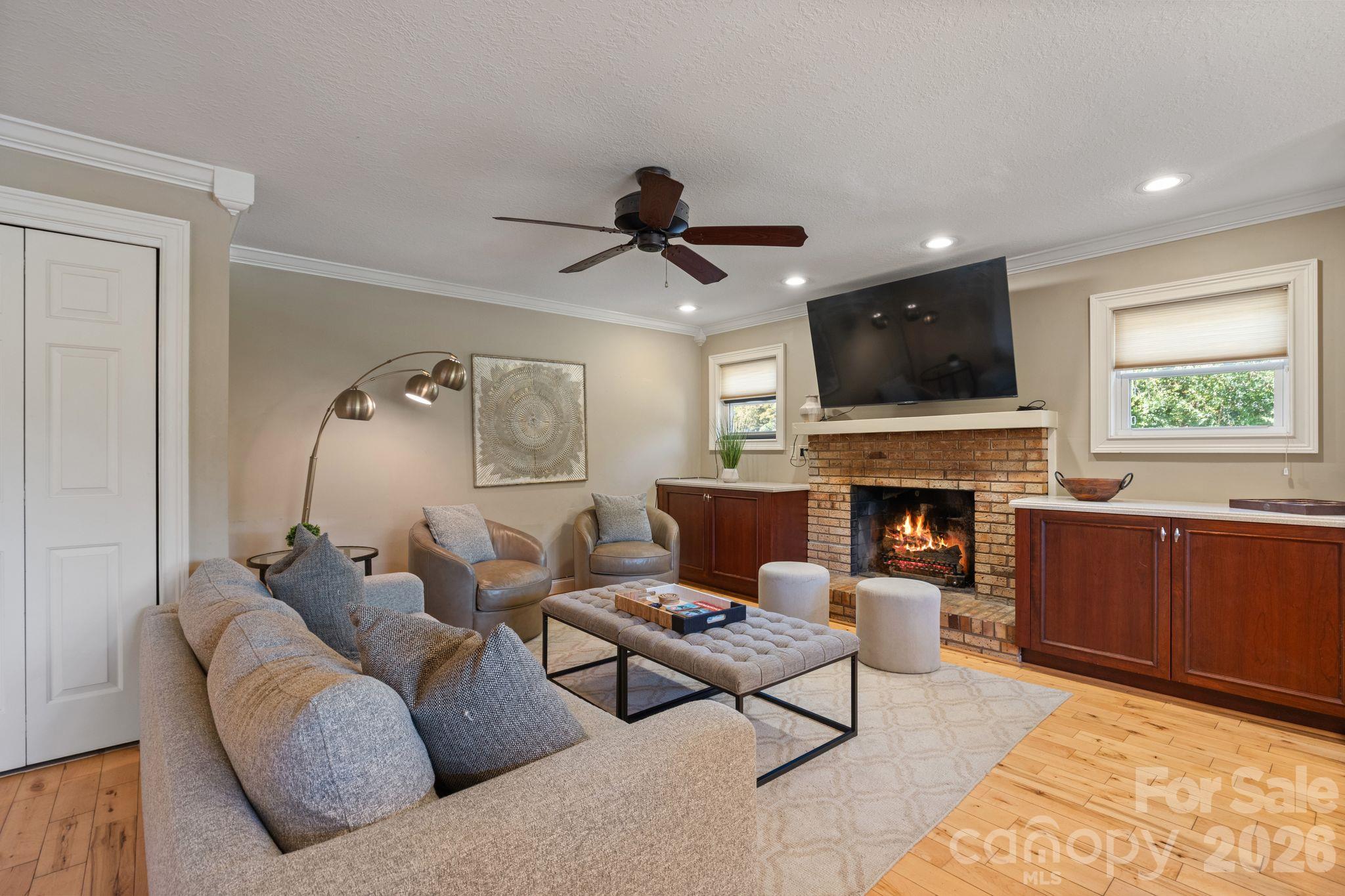 Single Family Residence at 422 Crooked Creek Road, Hendersonville, photo 10 of 48