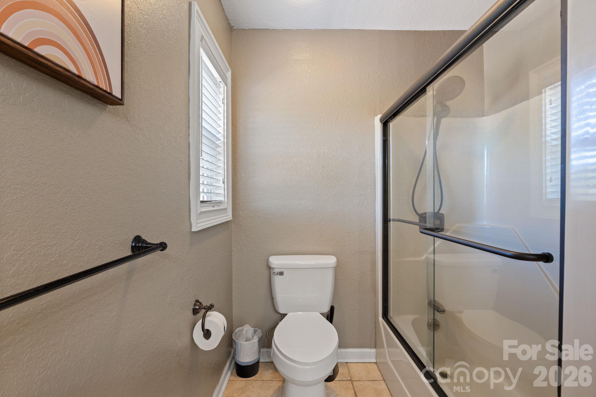 Single Family Residence at 422 Crooked Creek Road, Hendersonville, photo 16 of 48