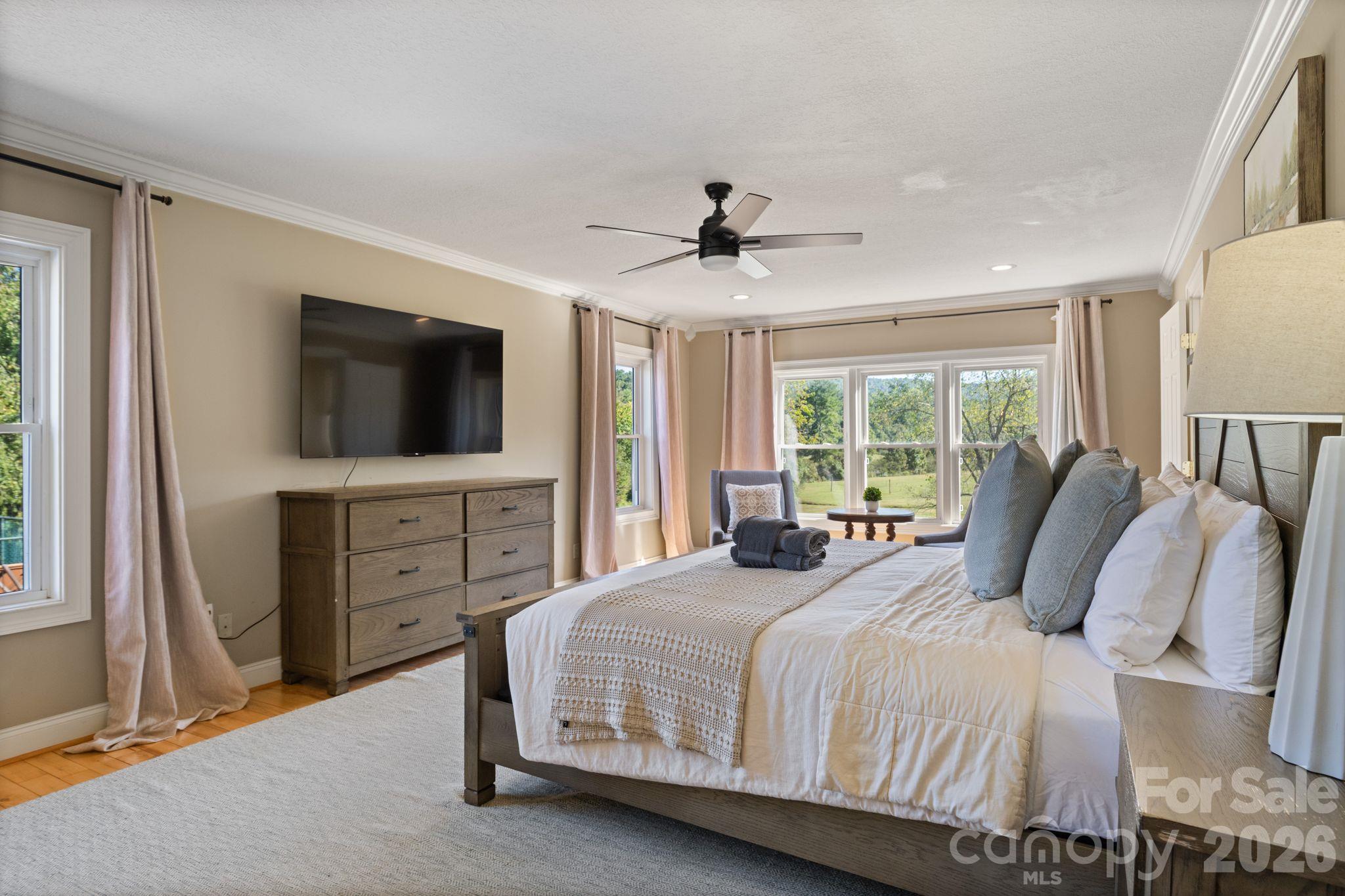 Single Family Residence at 422 Crooked Creek Road, Hendersonville, photo 20 of 48
