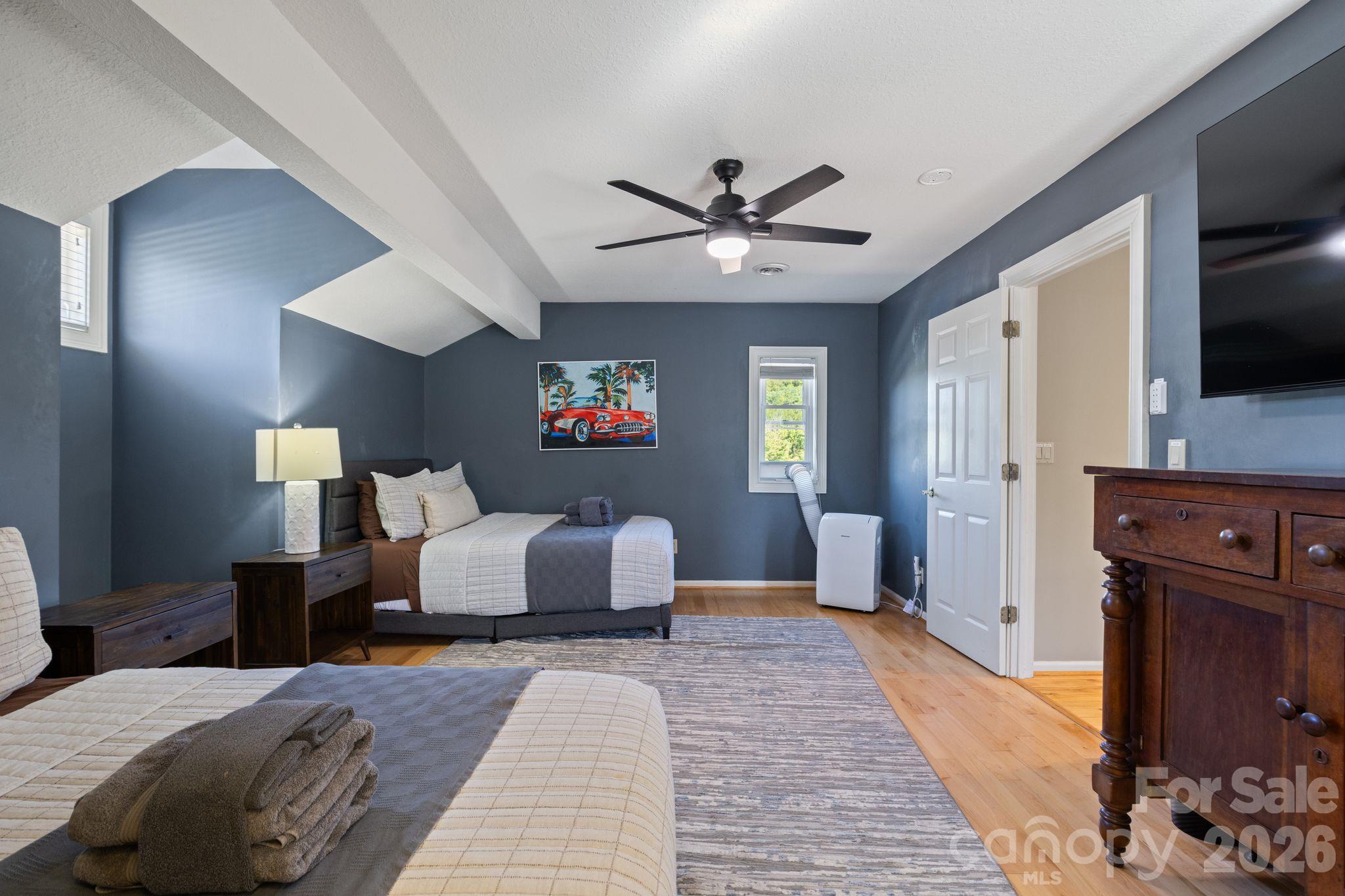 Single Family Residence at 422 Crooked Creek Road, Hendersonville, photo 25 of 48