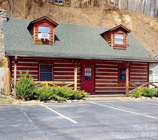 Location is everything ! - 1456 Dellwood Road, Waynesville