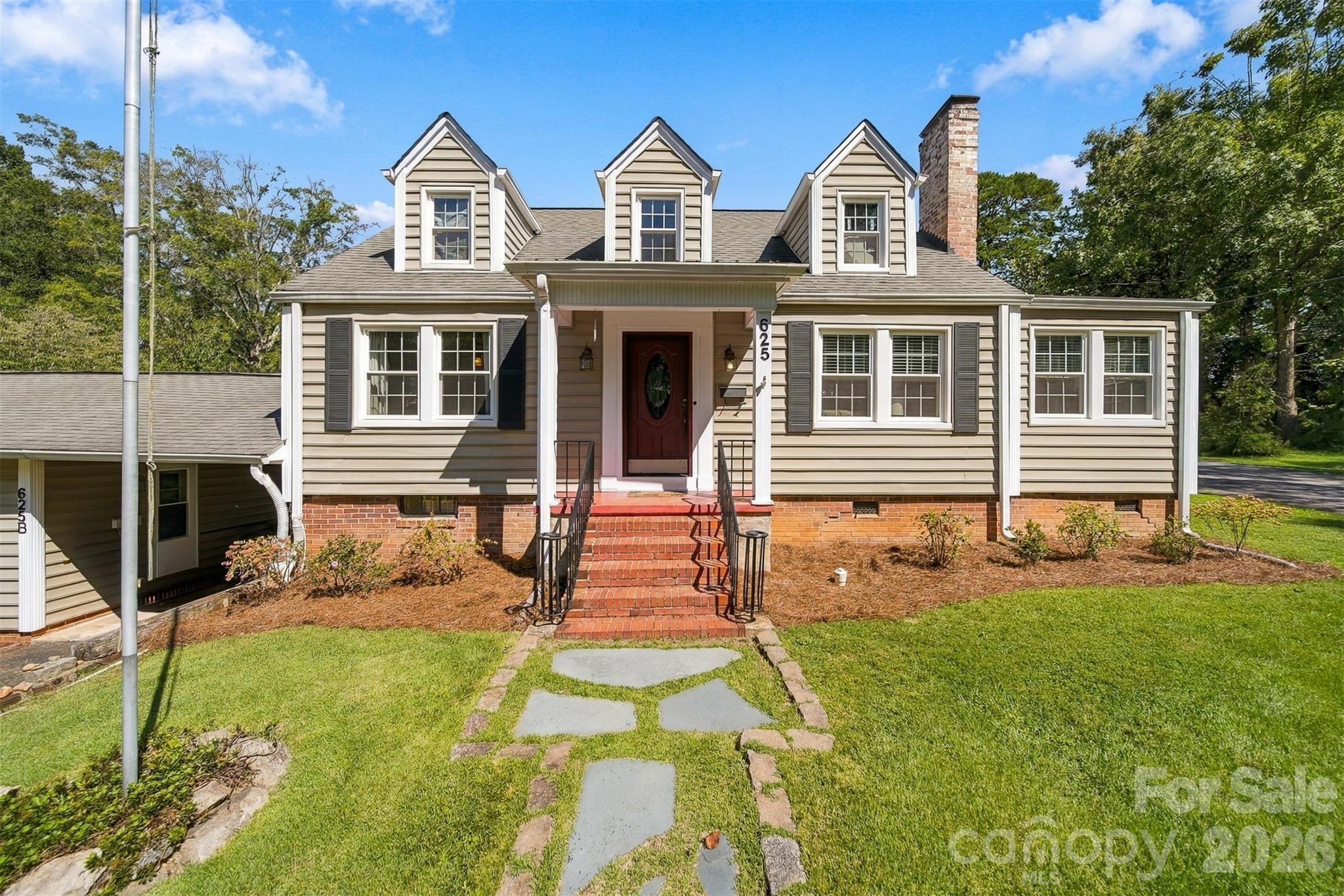 Single Family Residence at 625 E Park Drive, Lincolnton, photo 2 of 37