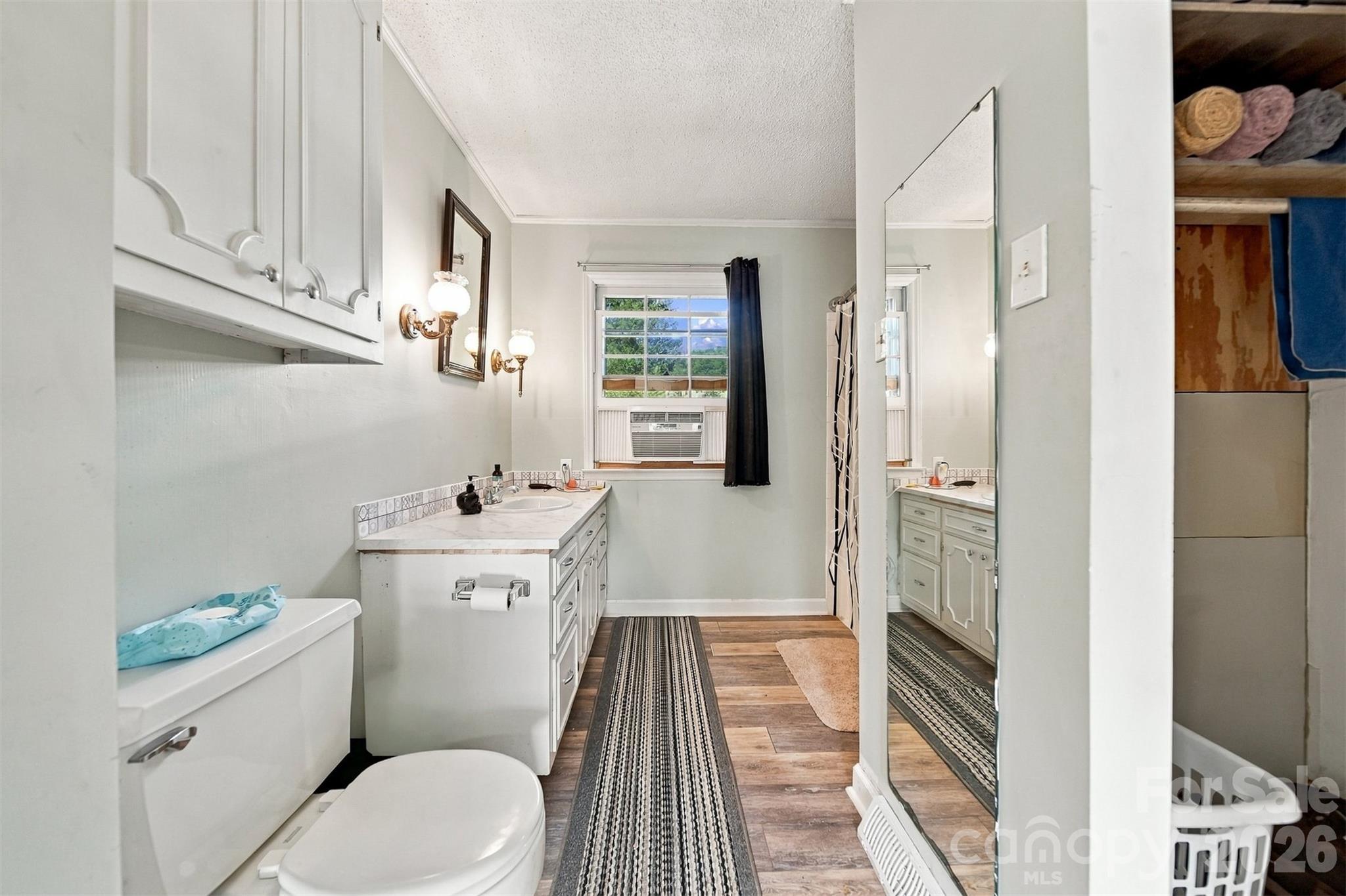 Second Living Quarters - 625 E Park Drive, Lincolnton
