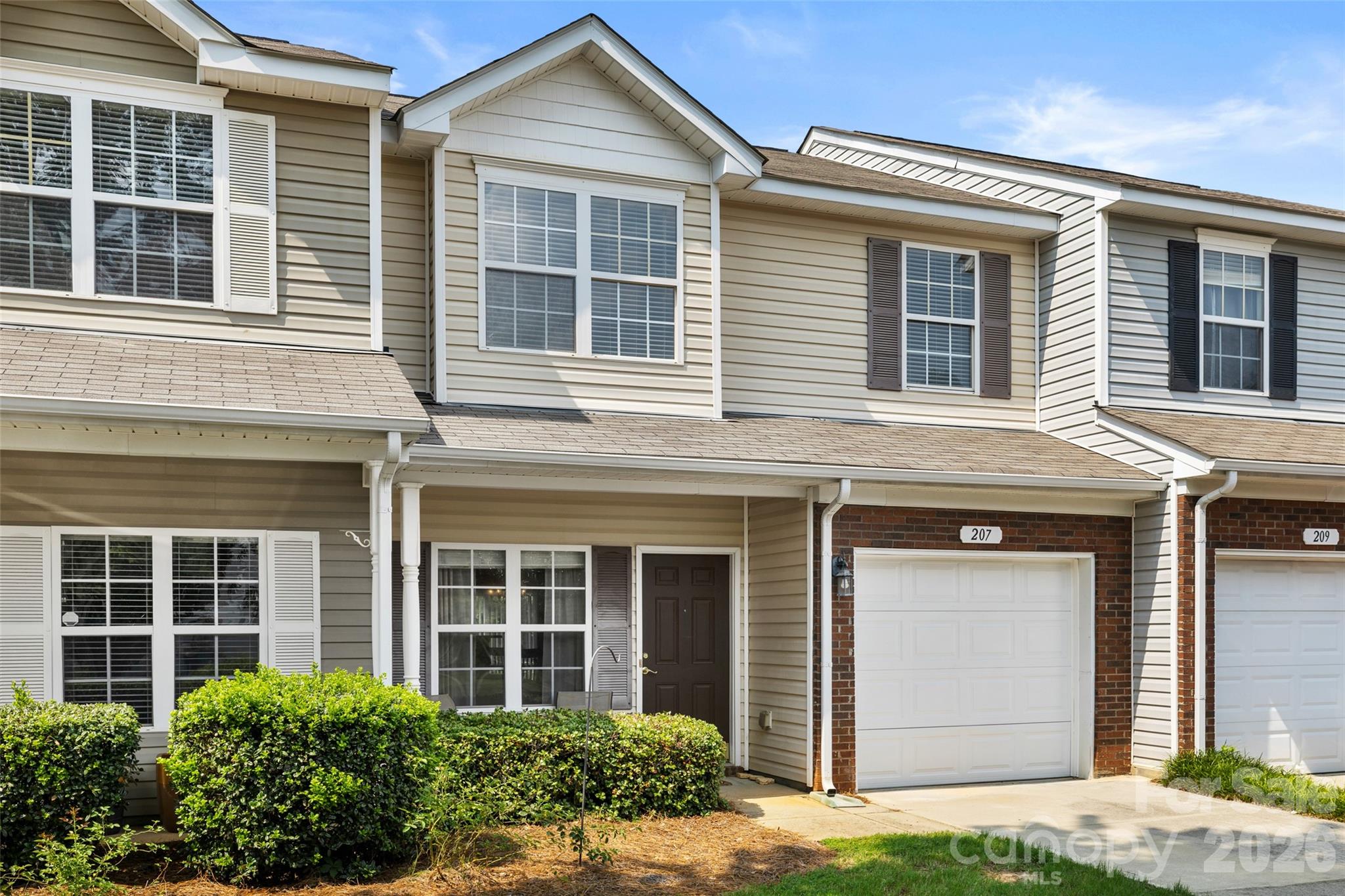 Townhouse at 207 Tail Race Lane, Fort Mill, photo 4 of 26