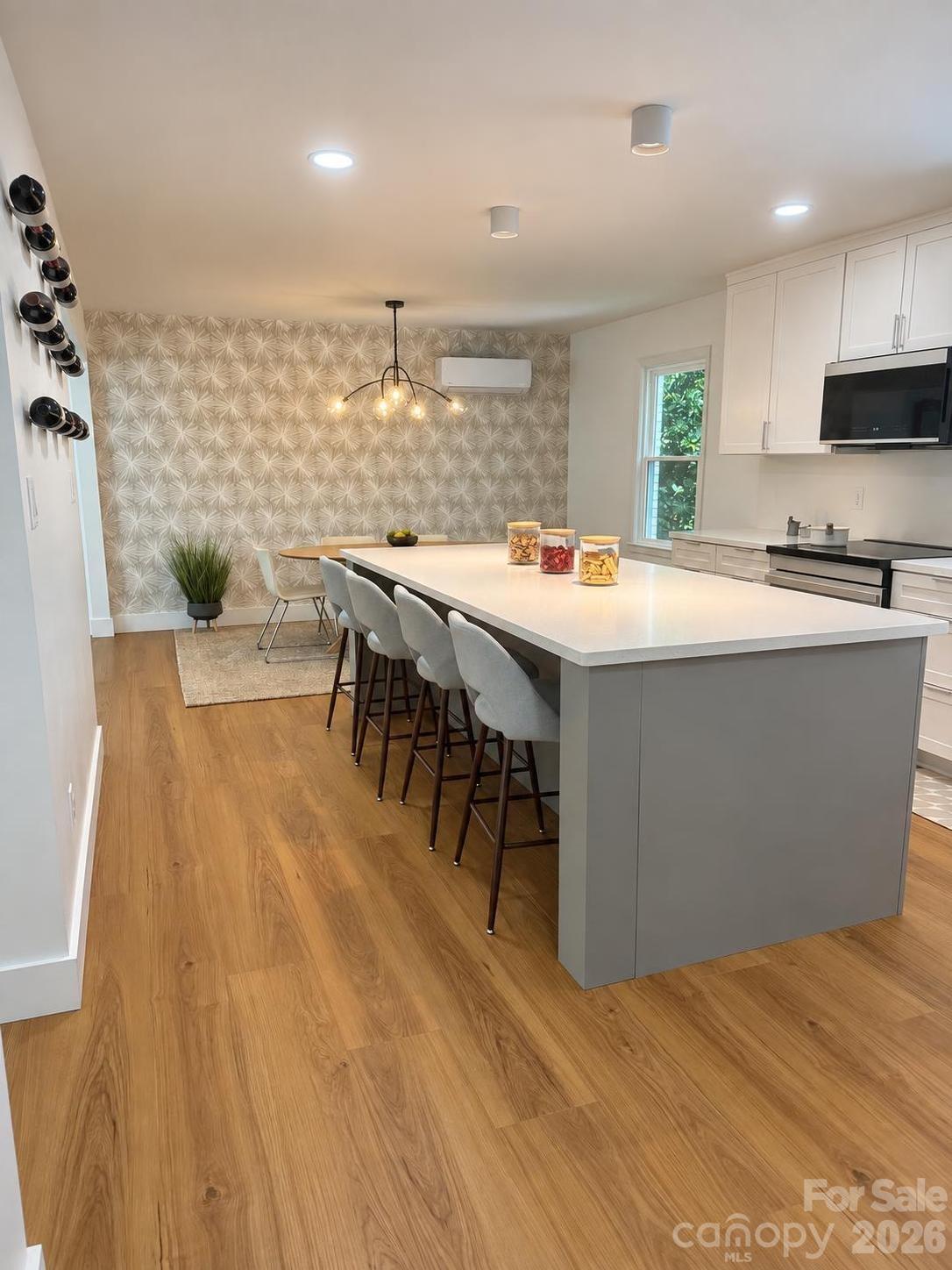 Single Family Residence at 822 Ingraham Place, Charlotte, photo 9 of 24