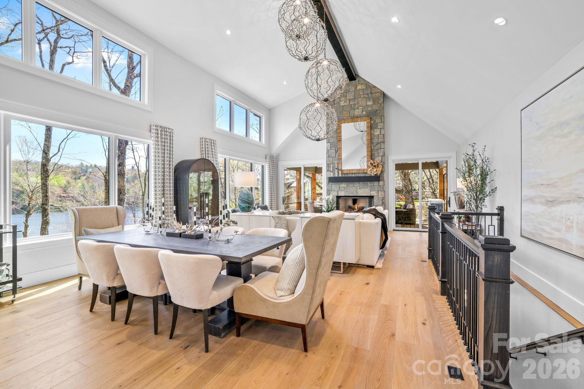 The Great Rm with large expansive windows - 95 Cardinal Trace, Lake Toxaway