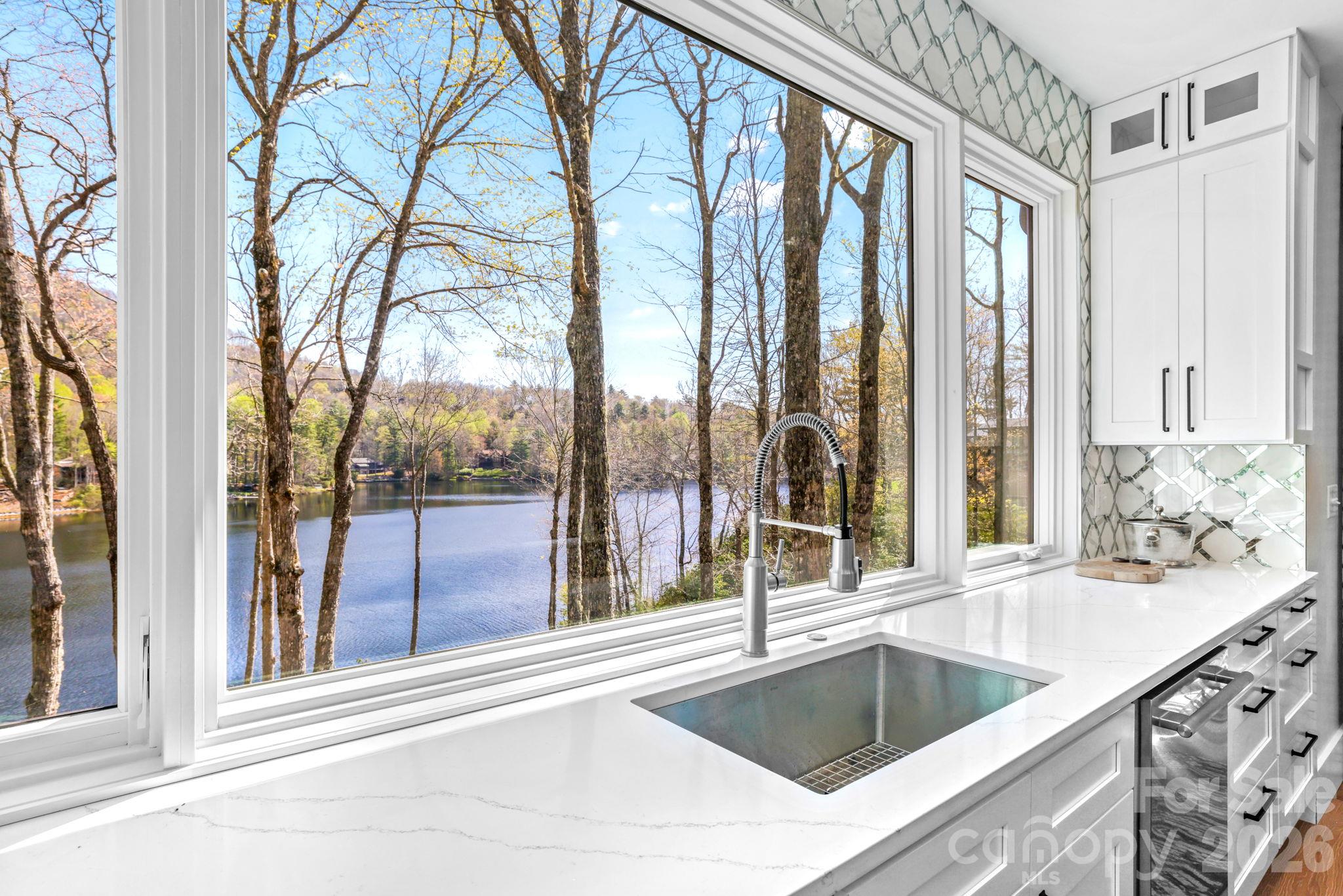 Who would mind doing dishes here? - 95 Cardinal Trace, Lake Toxaway
