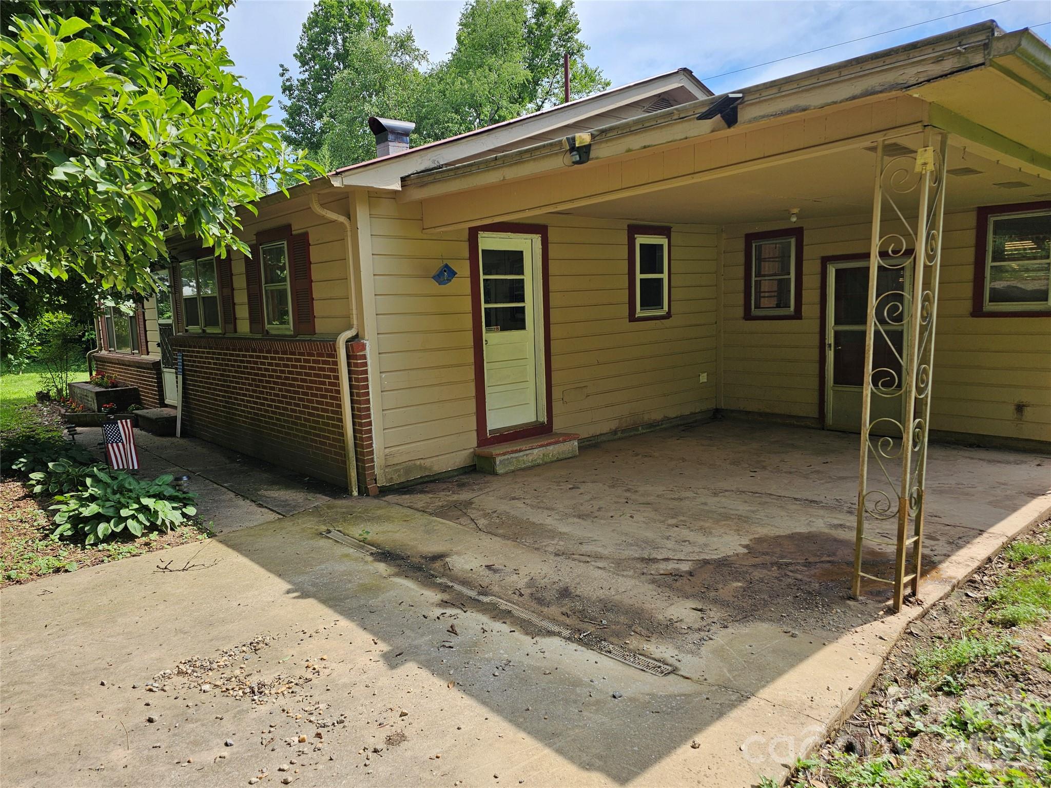 Carport / old laundry room or storage room in back - 573 Uptons Landing Road, Marion