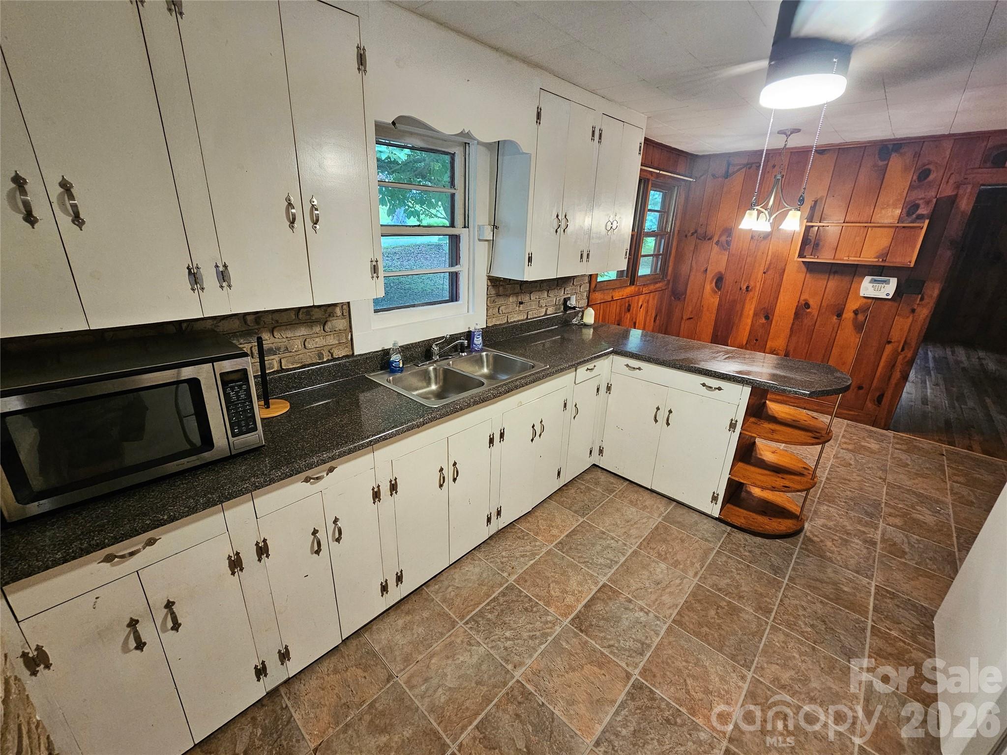 Kitchen - 573 Uptons Landing Road, Marion