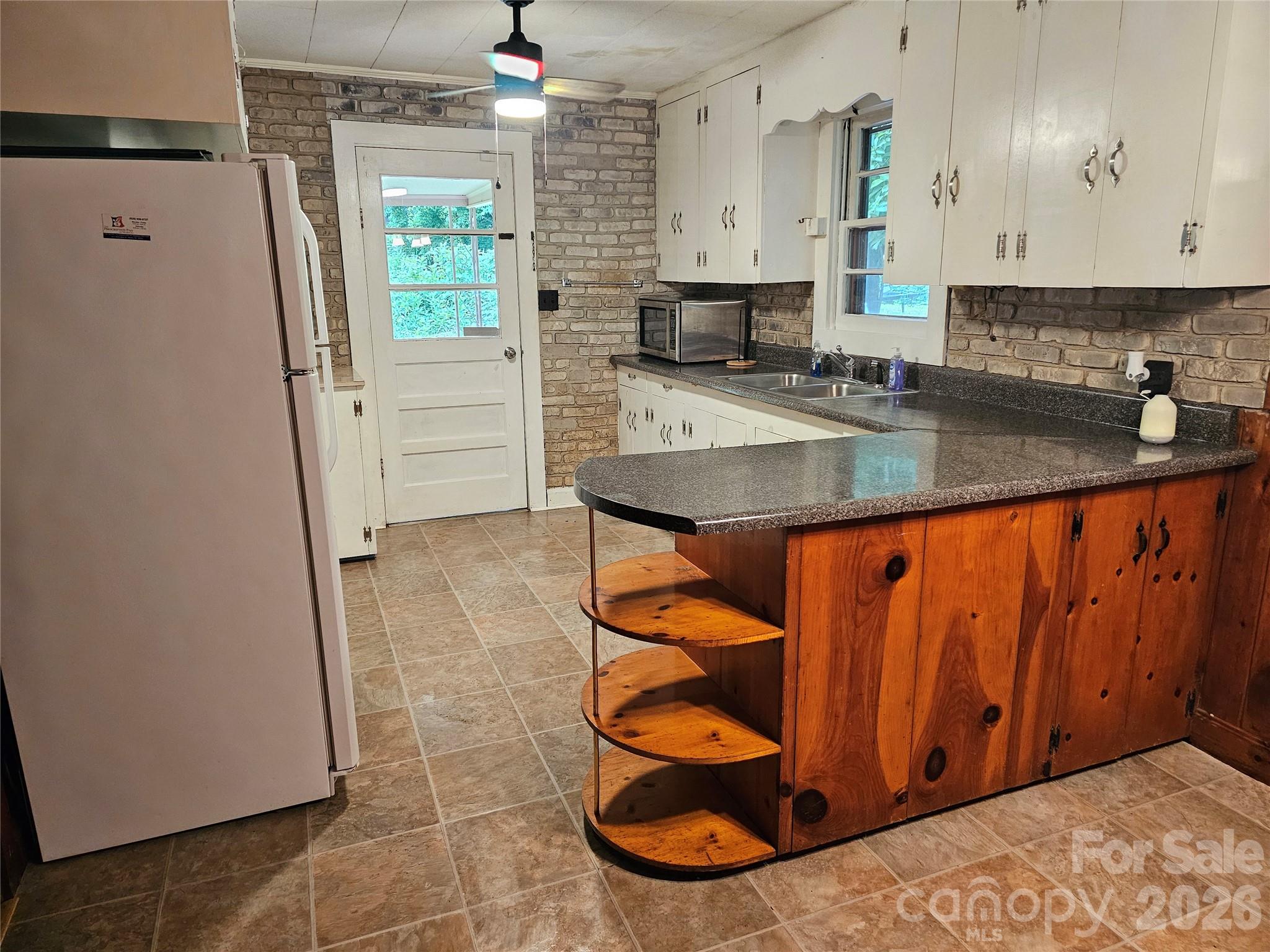 Kitchen - 573 Uptons Landing Road, Marion