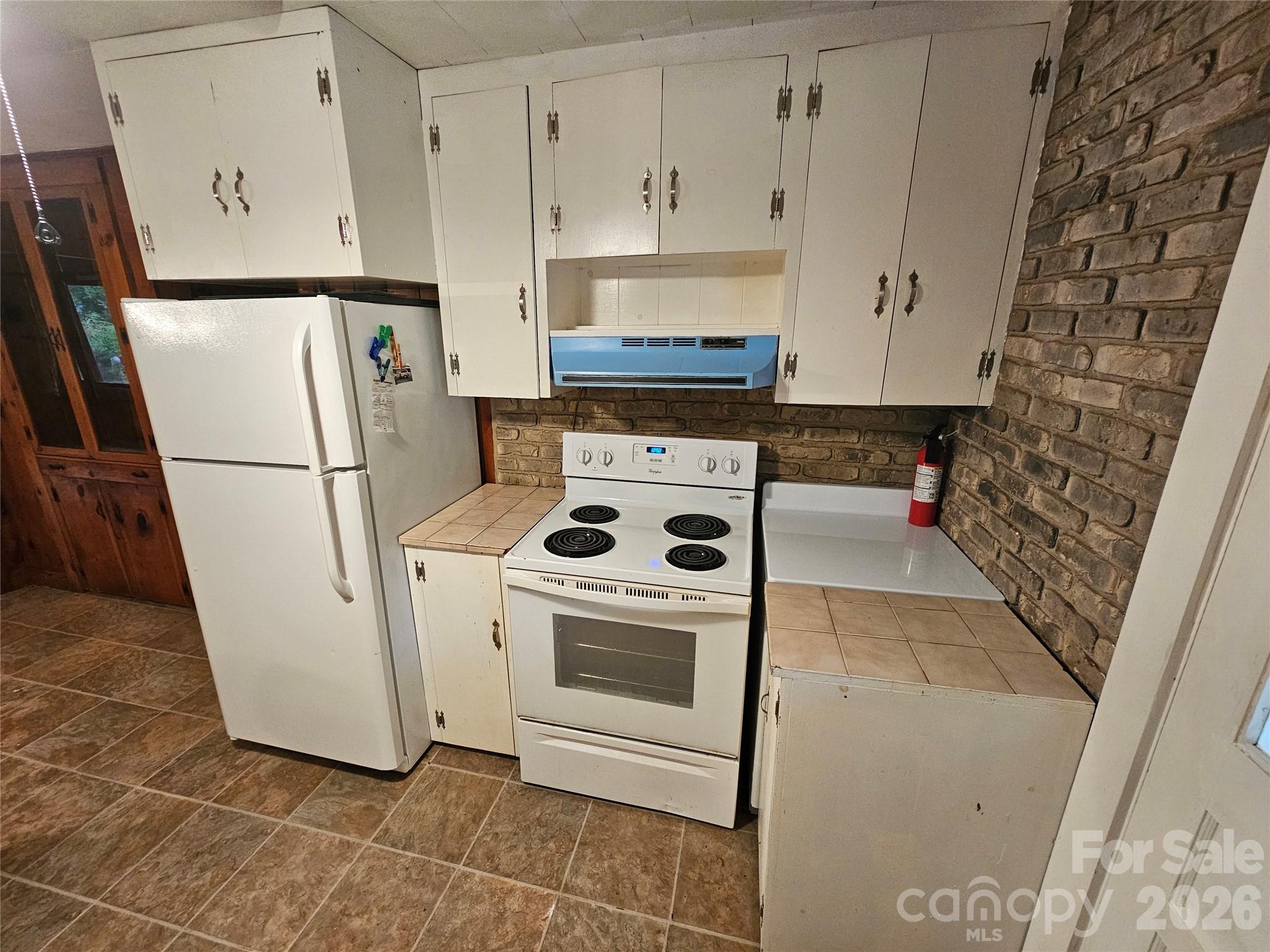 Kitchen - 573 Uptons Landing Road, Marion