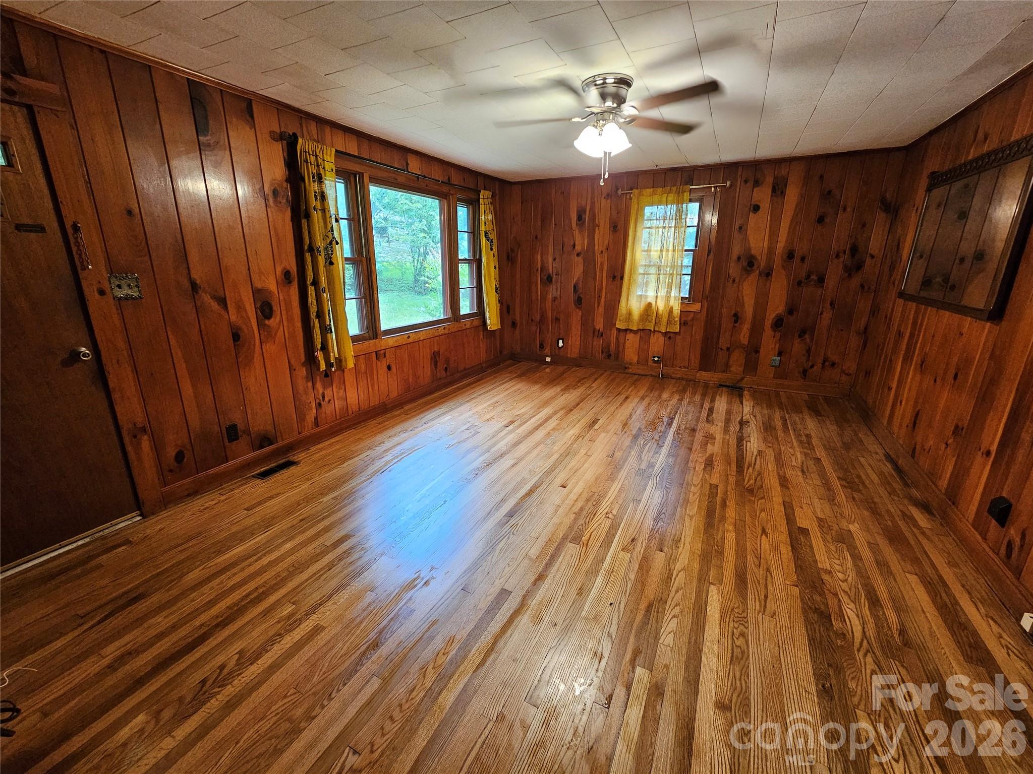 Living room - 573 Uptons Landing Road, Marion